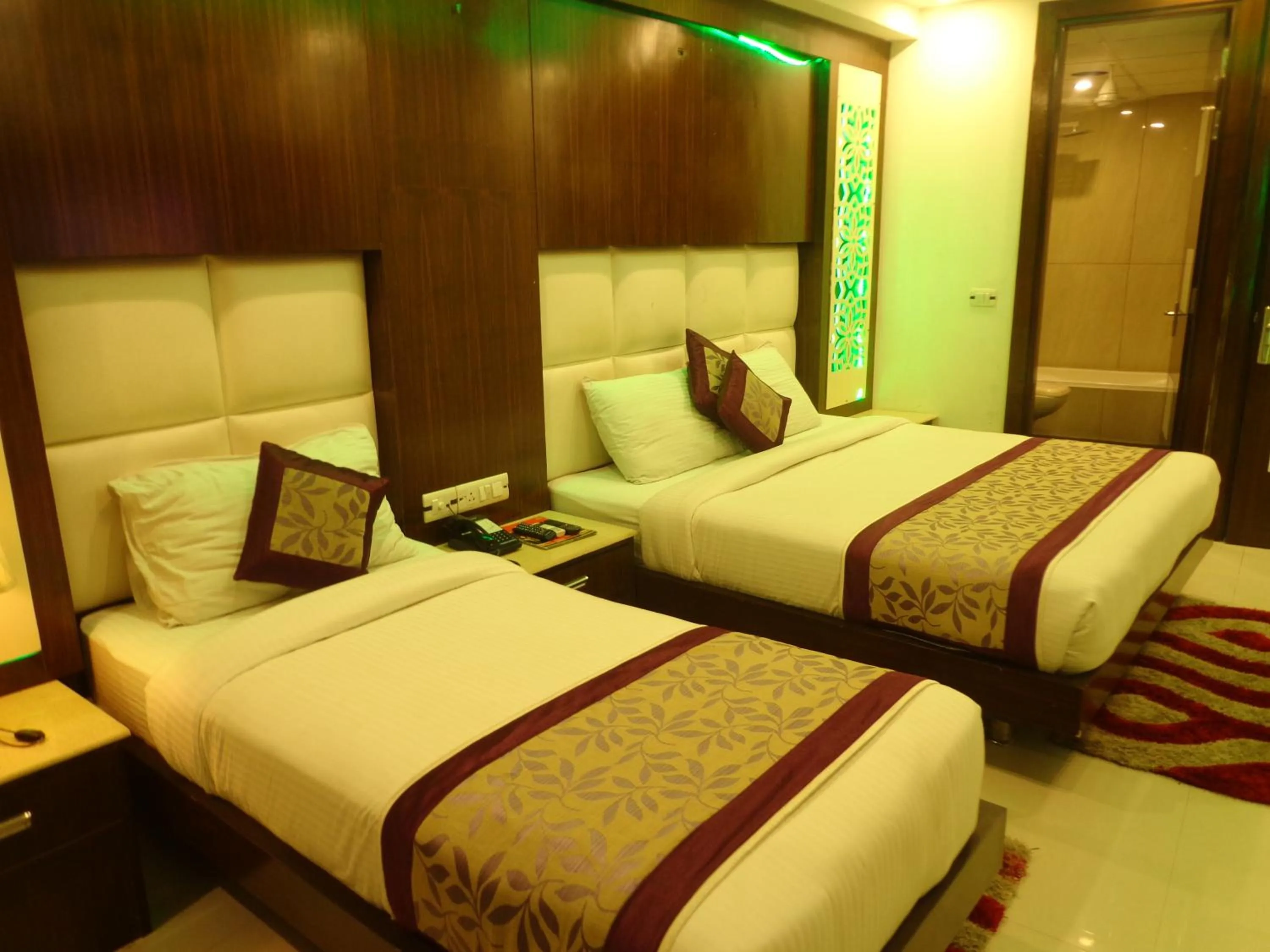 Bedroom, Bed in NEW RANOVATED Hotel Station View Opposite New Delhi Railway
