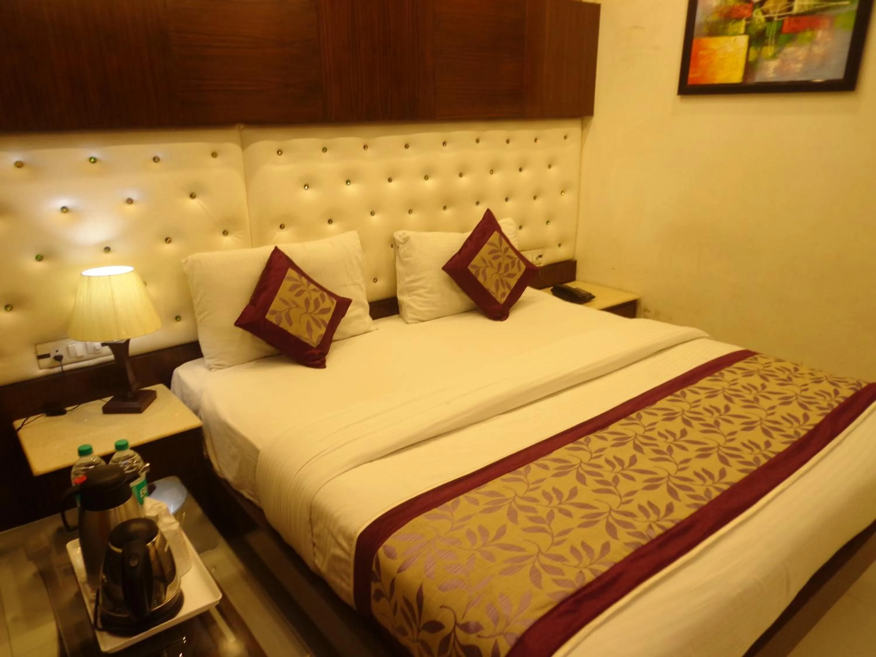 Bedroom, Bed in NEW RANOVATED Hotel Station View Opposite New Delhi Railway
