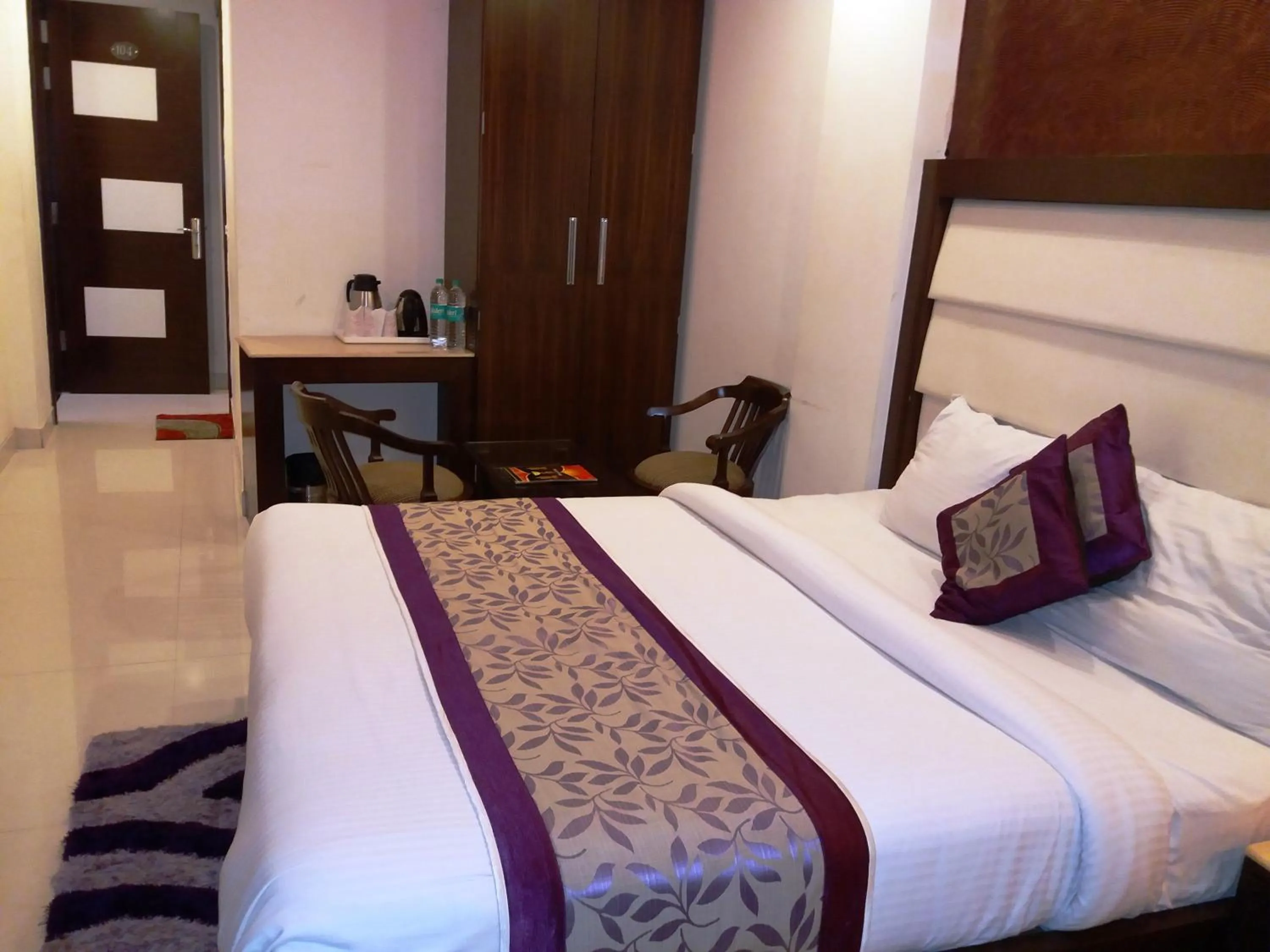 Bedroom, Bed in NEW RANOVATED Hotel Station View Opposite New Delhi Railway