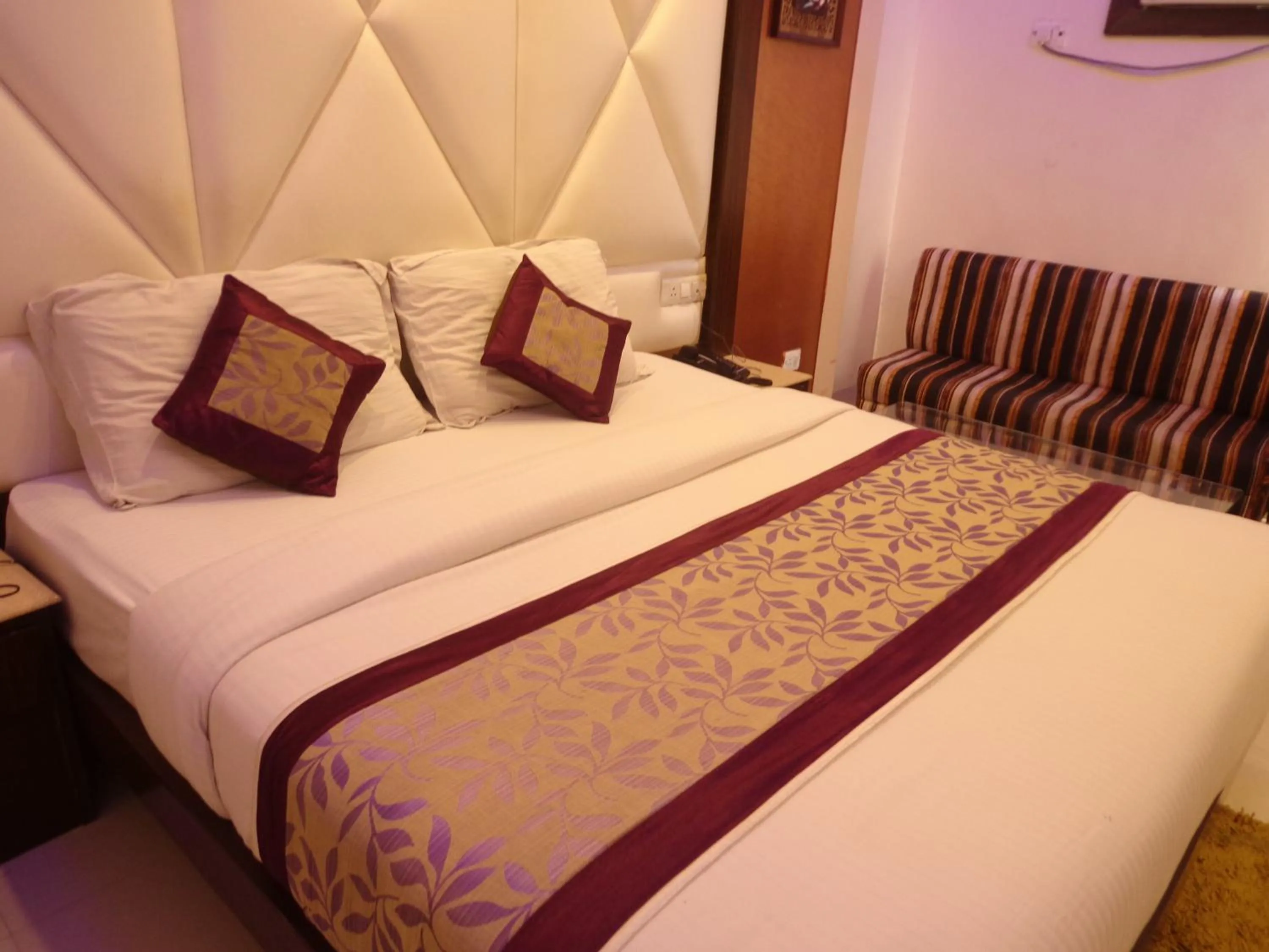 Bedroom, Bed in NEW RANOVATED Hotel Station View Opposite New Delhi Railway