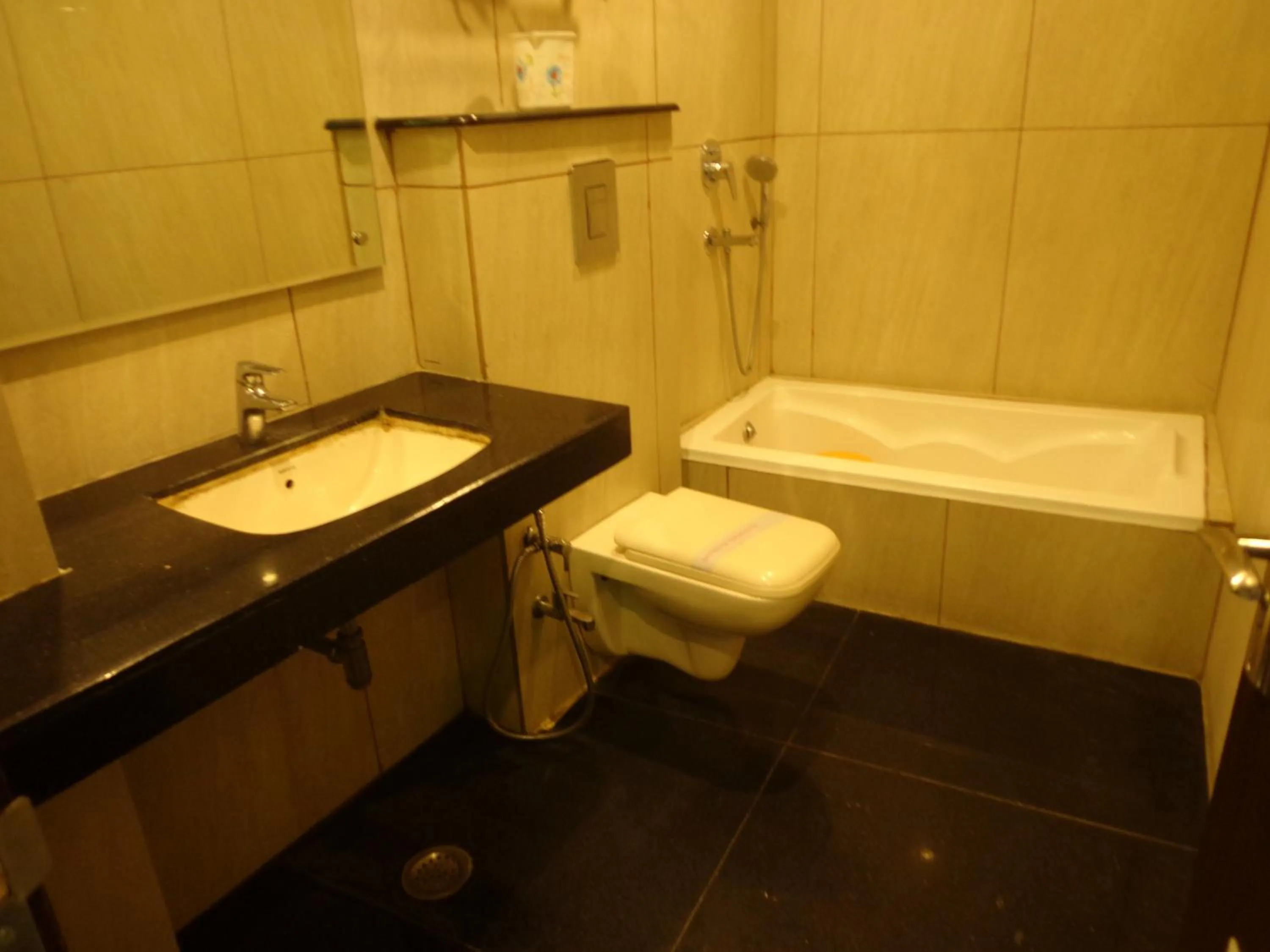 Bathroom in NEW RANOVATED Hotel Station View Opposite New Delhi Railway