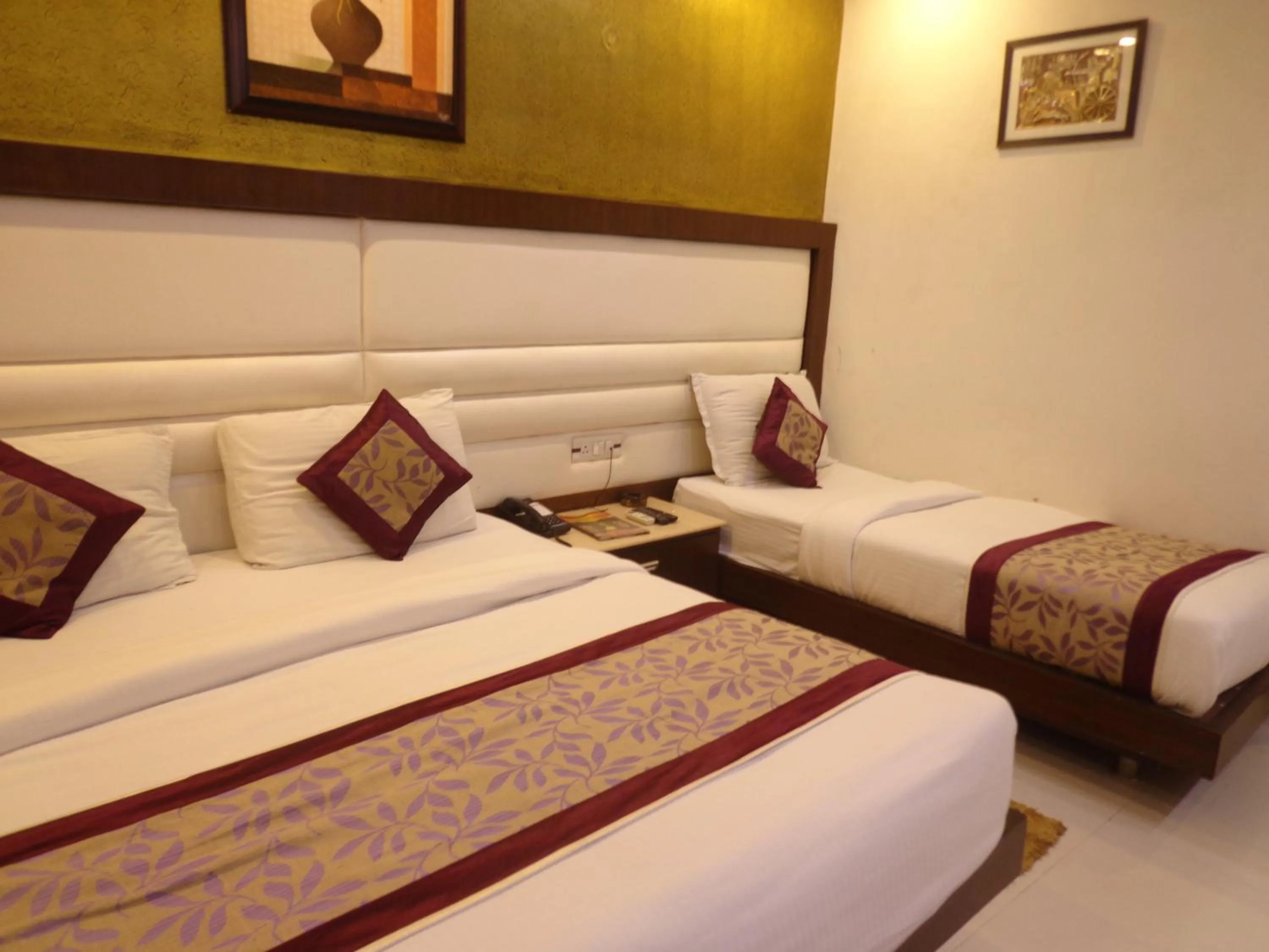 Bedroom, Bed in NEW RANOVATED Hotel Station View Opposite New Delhi Railway