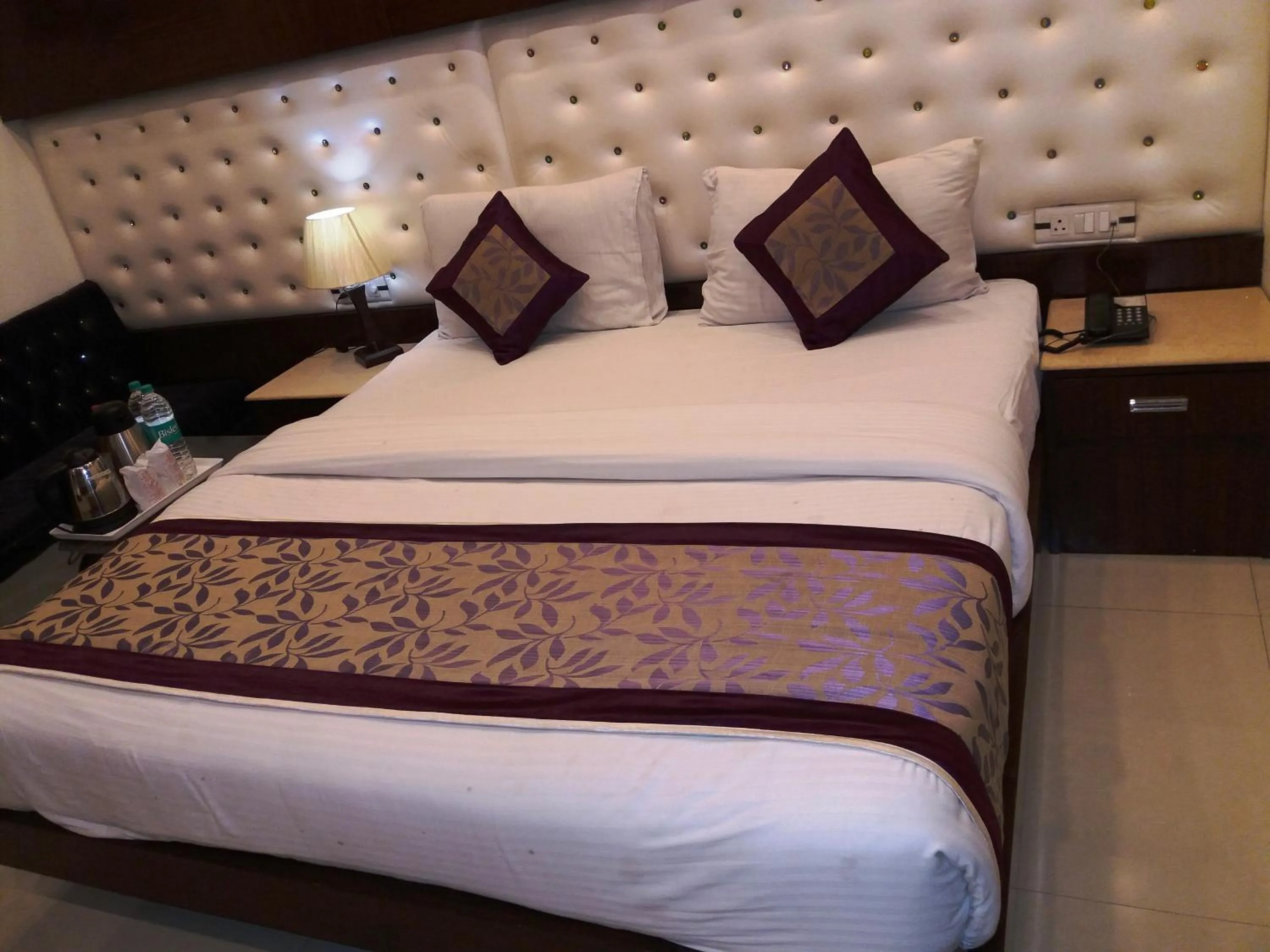 Bedroom, Bed in NEW RANOVATED Hotel Station View Opposite New Delhi Railway