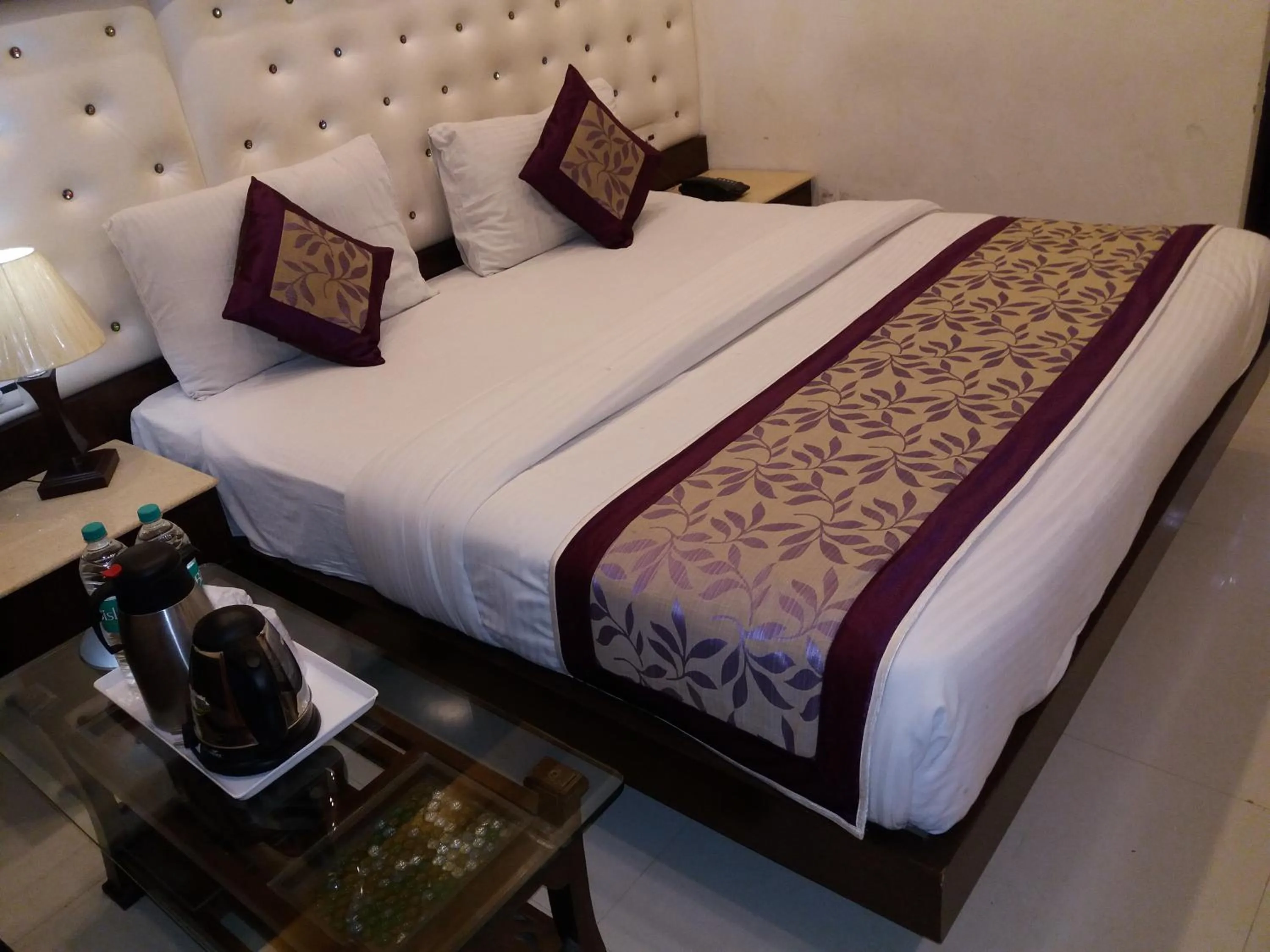 Bedroom, Bed in NEW RANOVATED Hotel Station View Opposite New Delhi Railway