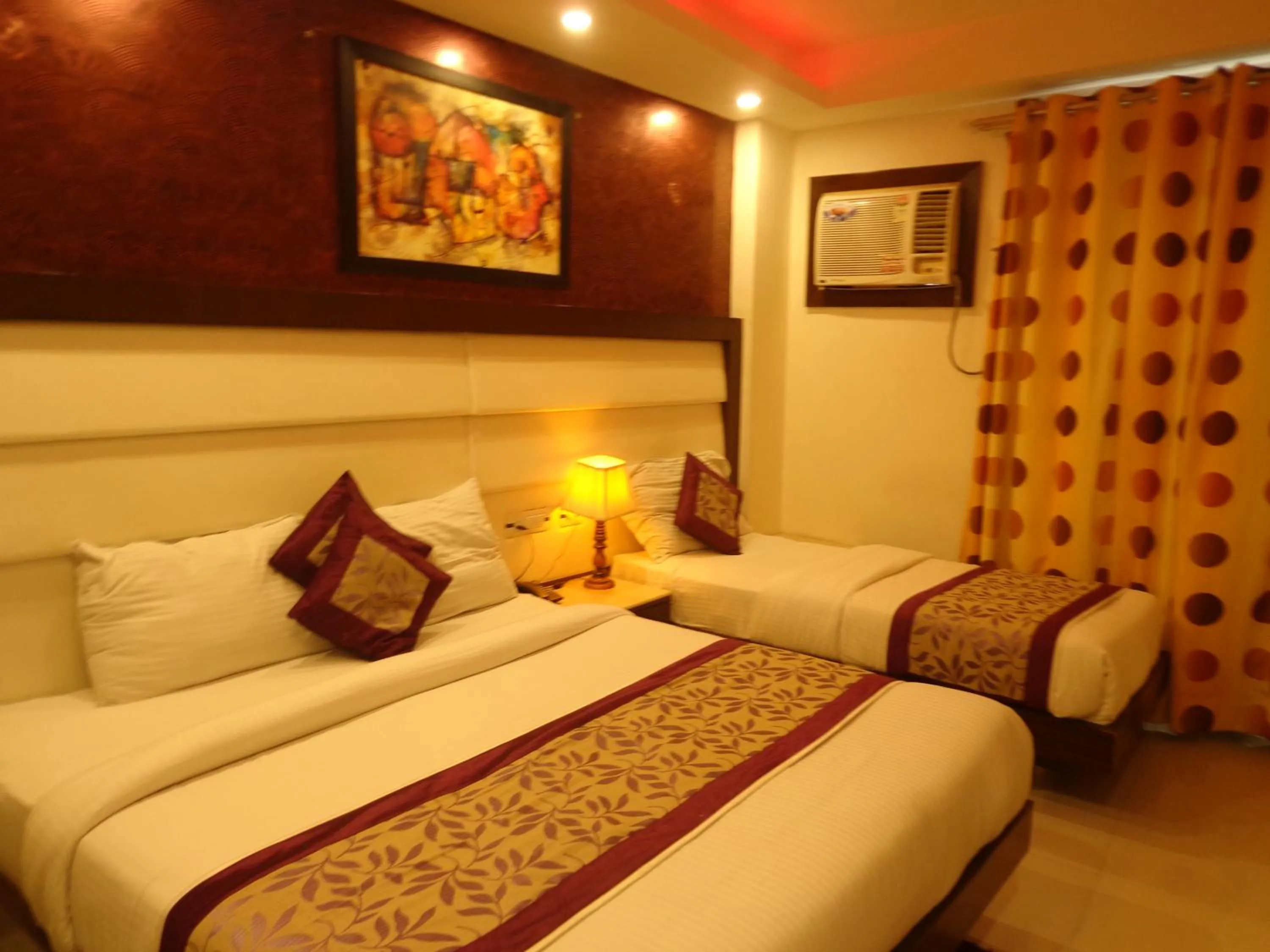 Bedroom, Bed in NEW RANOVATED Hotel Station View Opposite New Delhi Railway