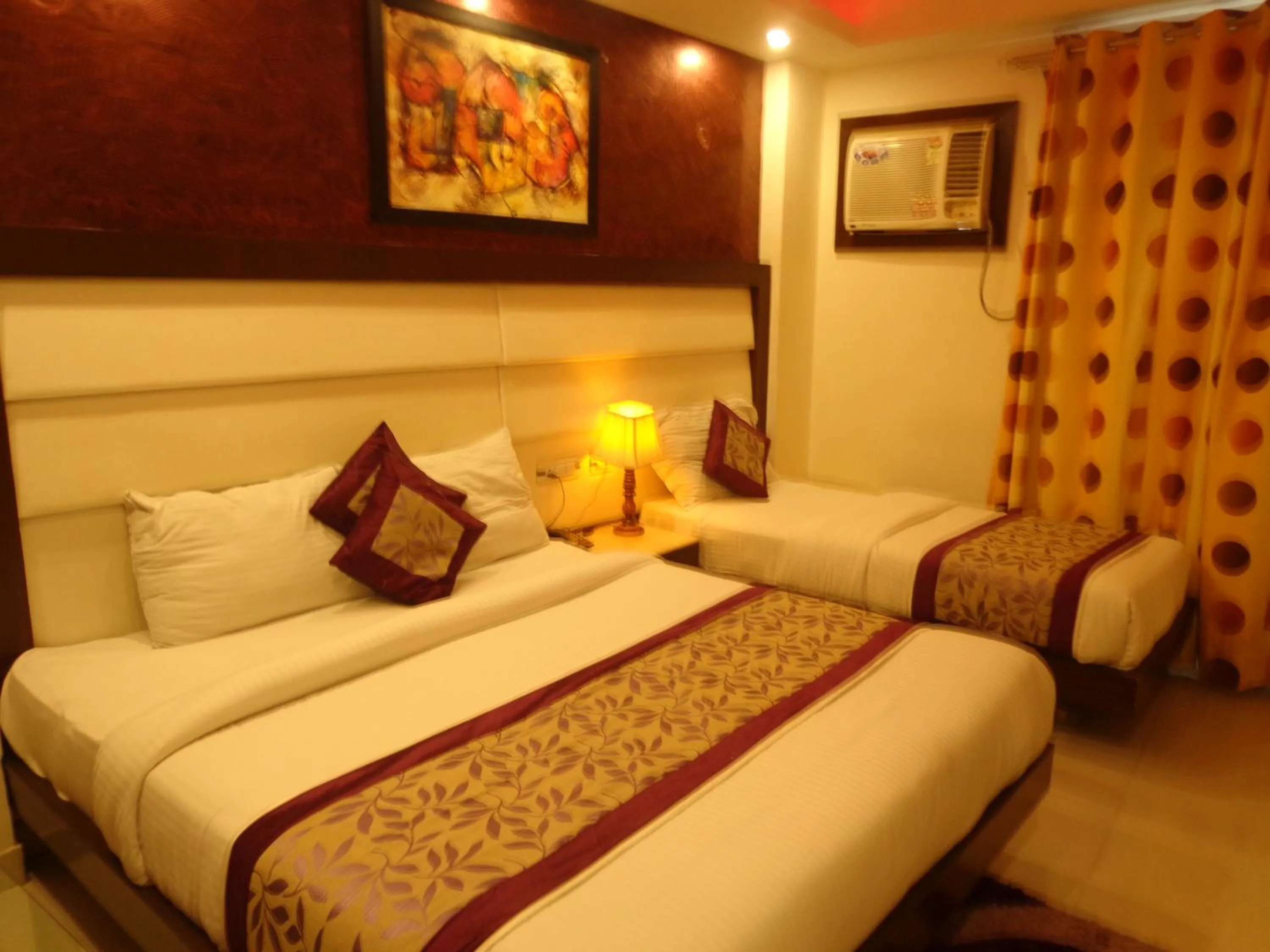 Bedroom, Bed in NEW RANOVATED Hotel Station View Opposite New Delhi Railway