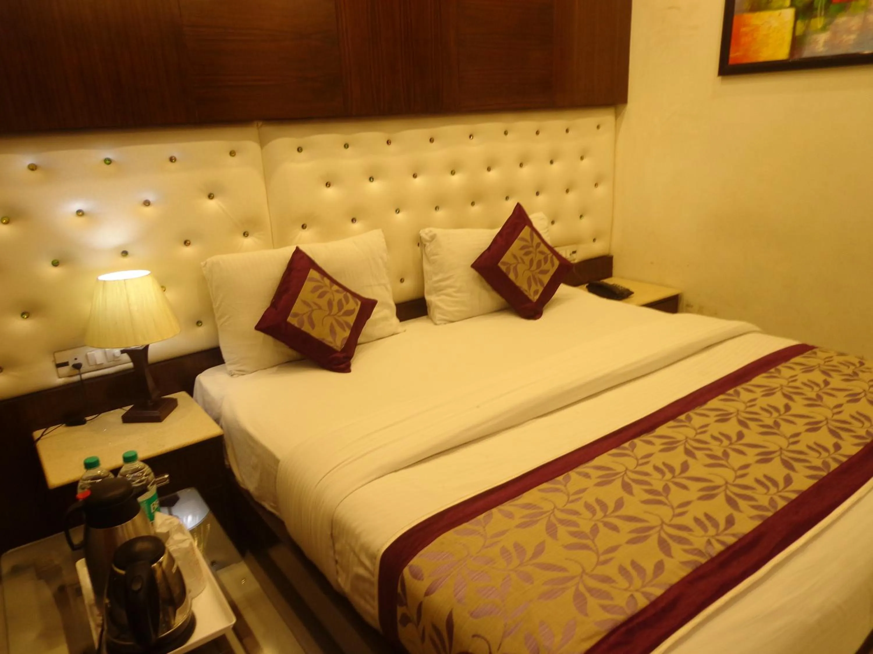 Bedroom, Bed in NEW RANOVATED Hotel Station View Opposite New Delhi Railway