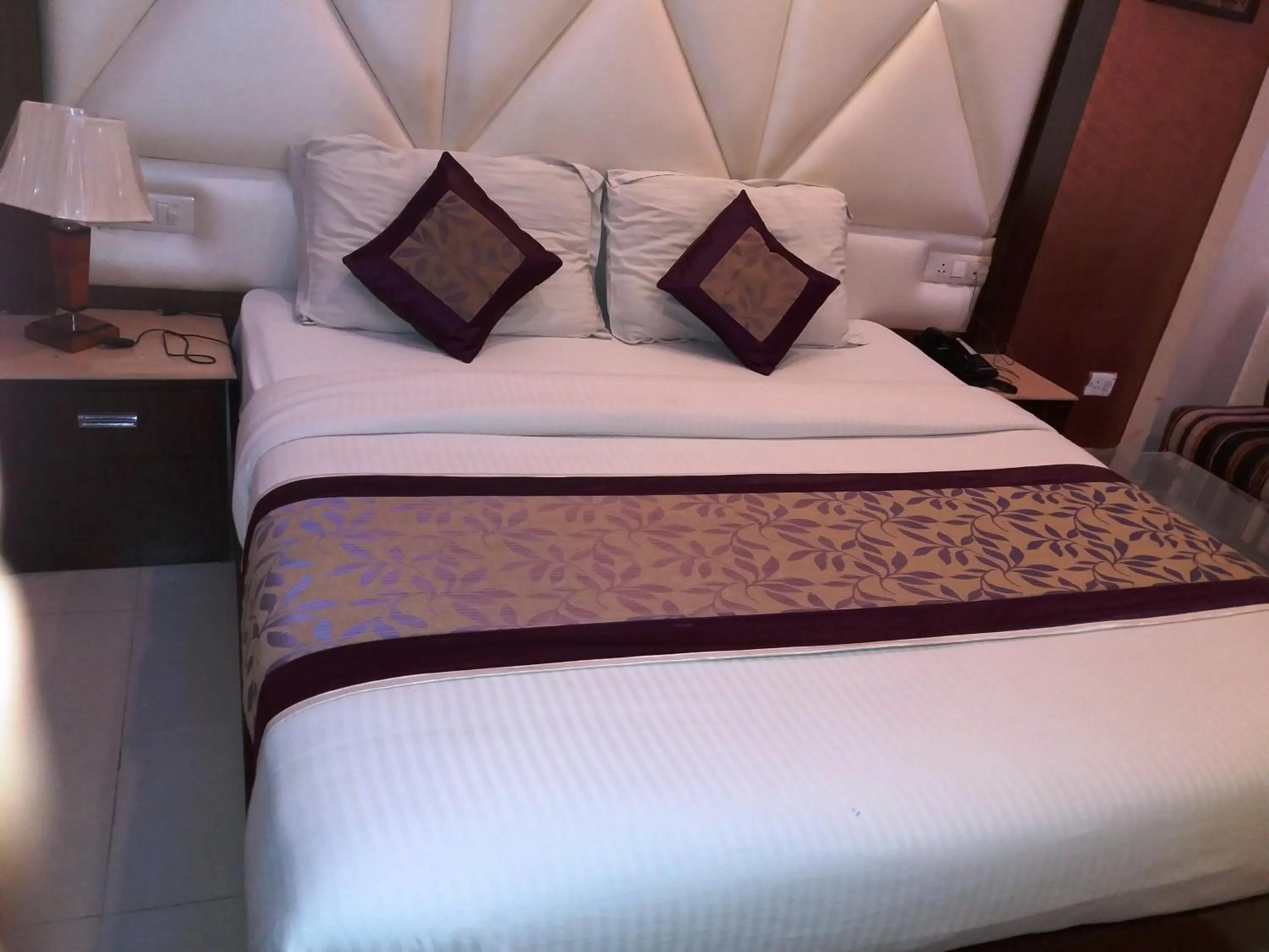 Bedroom, Bed in NEW RANOVATED Hotel Station View Opposite New Delhi Railway