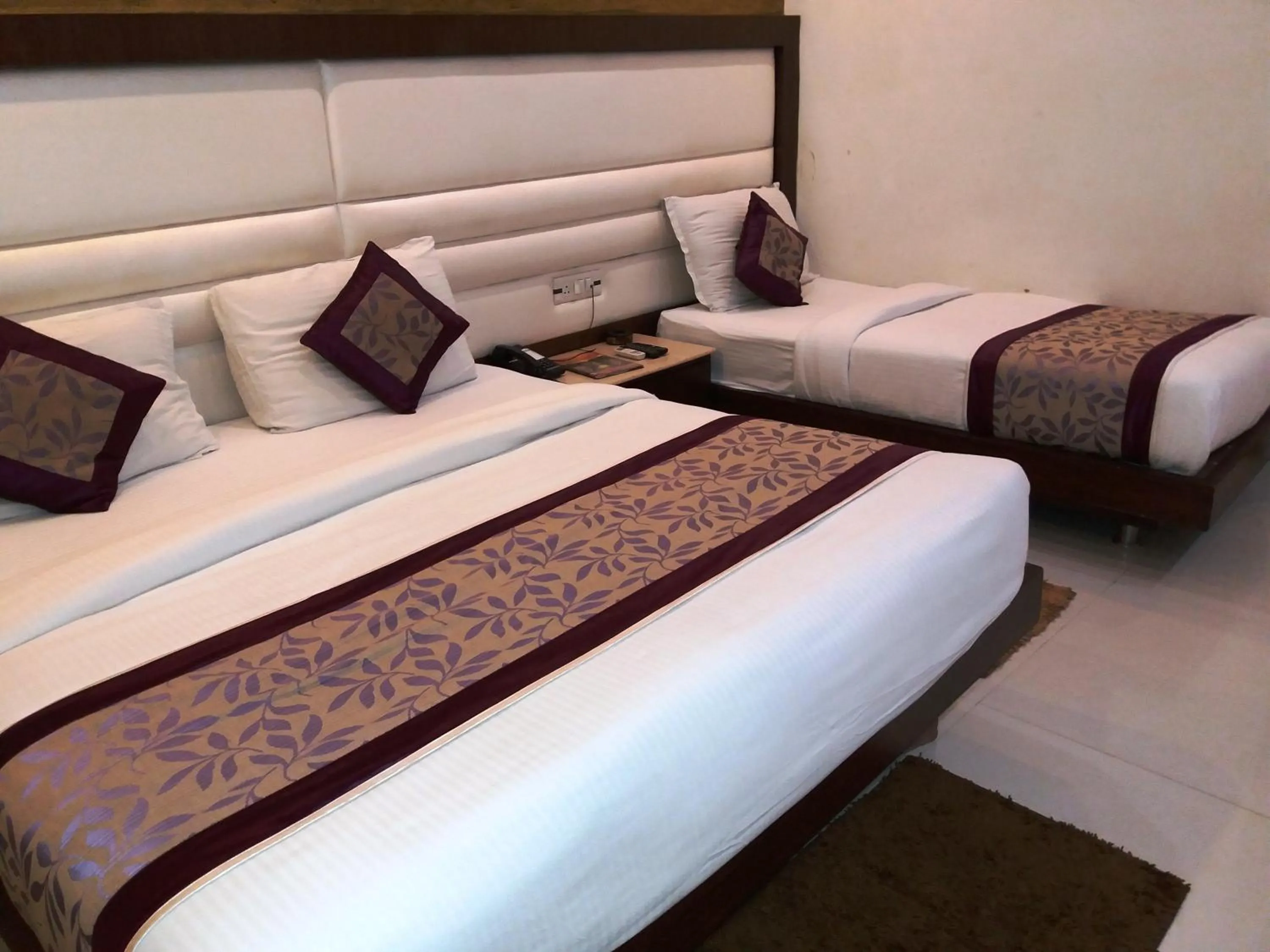 Bedroom, Bed in NEW RANOVATED Hotel Station View Opposite New Delhi Railway