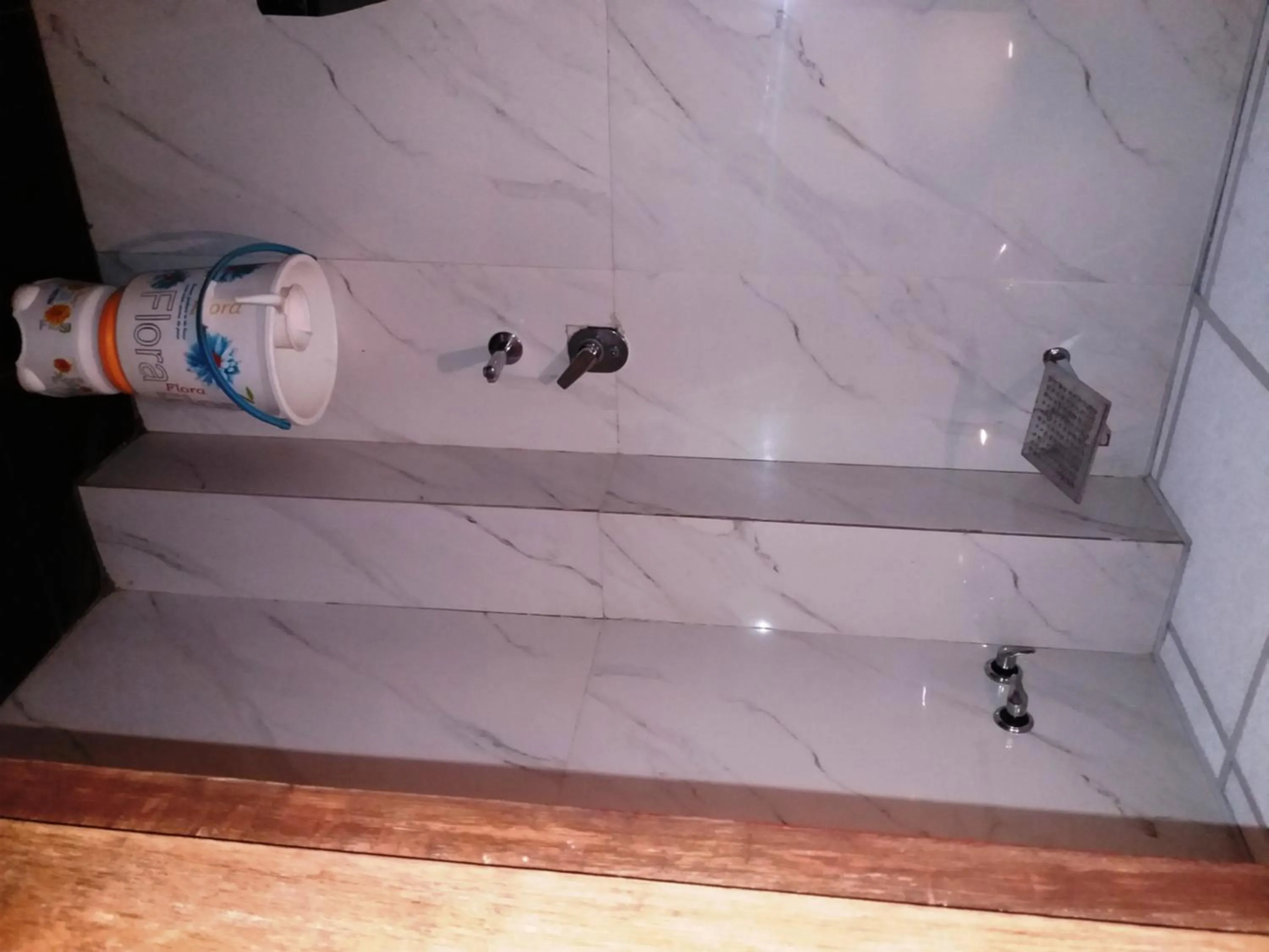 Bathroom in NEW RANOVATED Hotel Station View Opposite New Delhi Railway