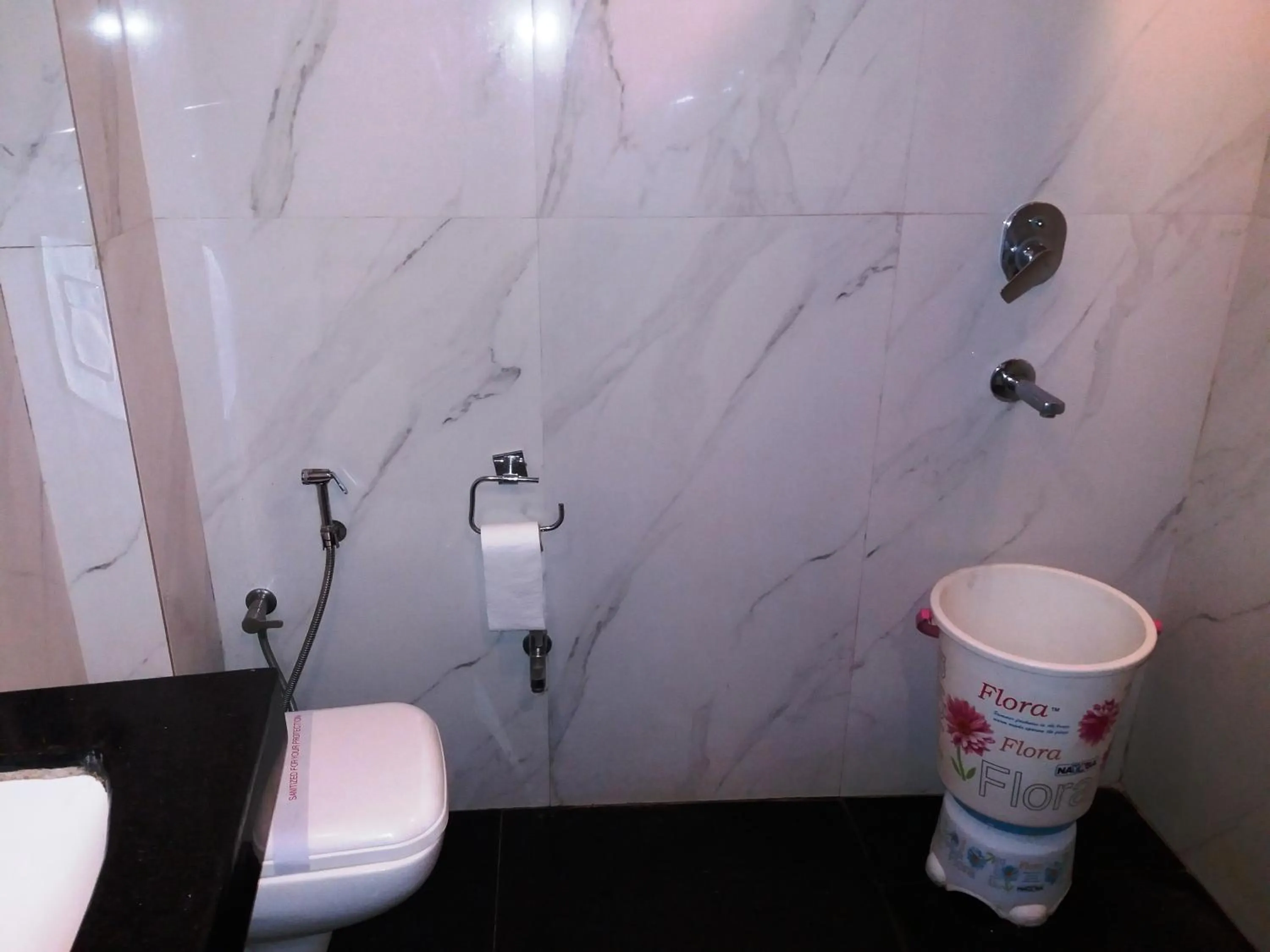 Bathroom in NEW RANOVATED Hotel Station View Opposite New Delhi Railway