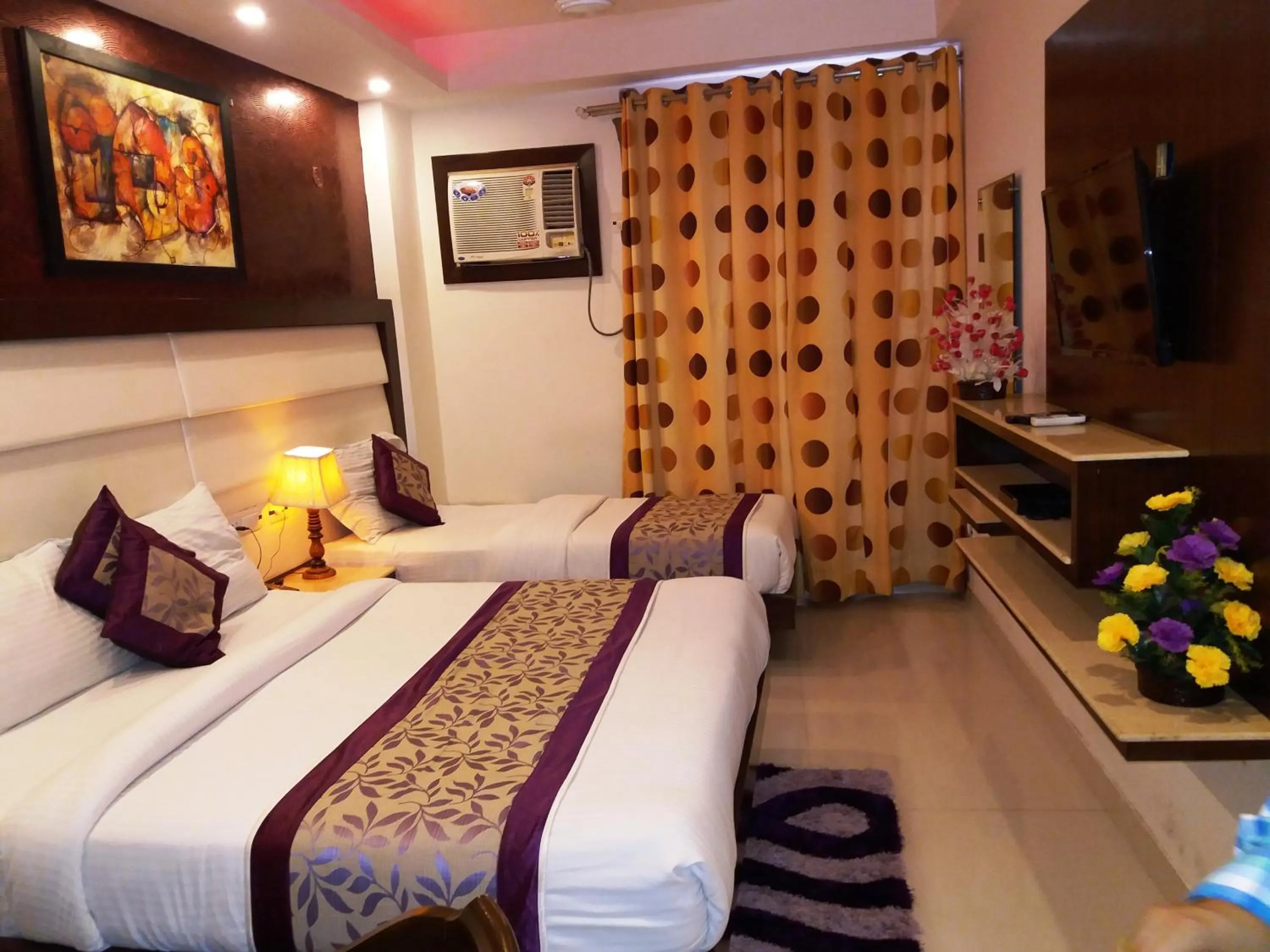 Bedroom, Bed in NEW RANOVATED Hotel Station View Opposite New Delhi Railway