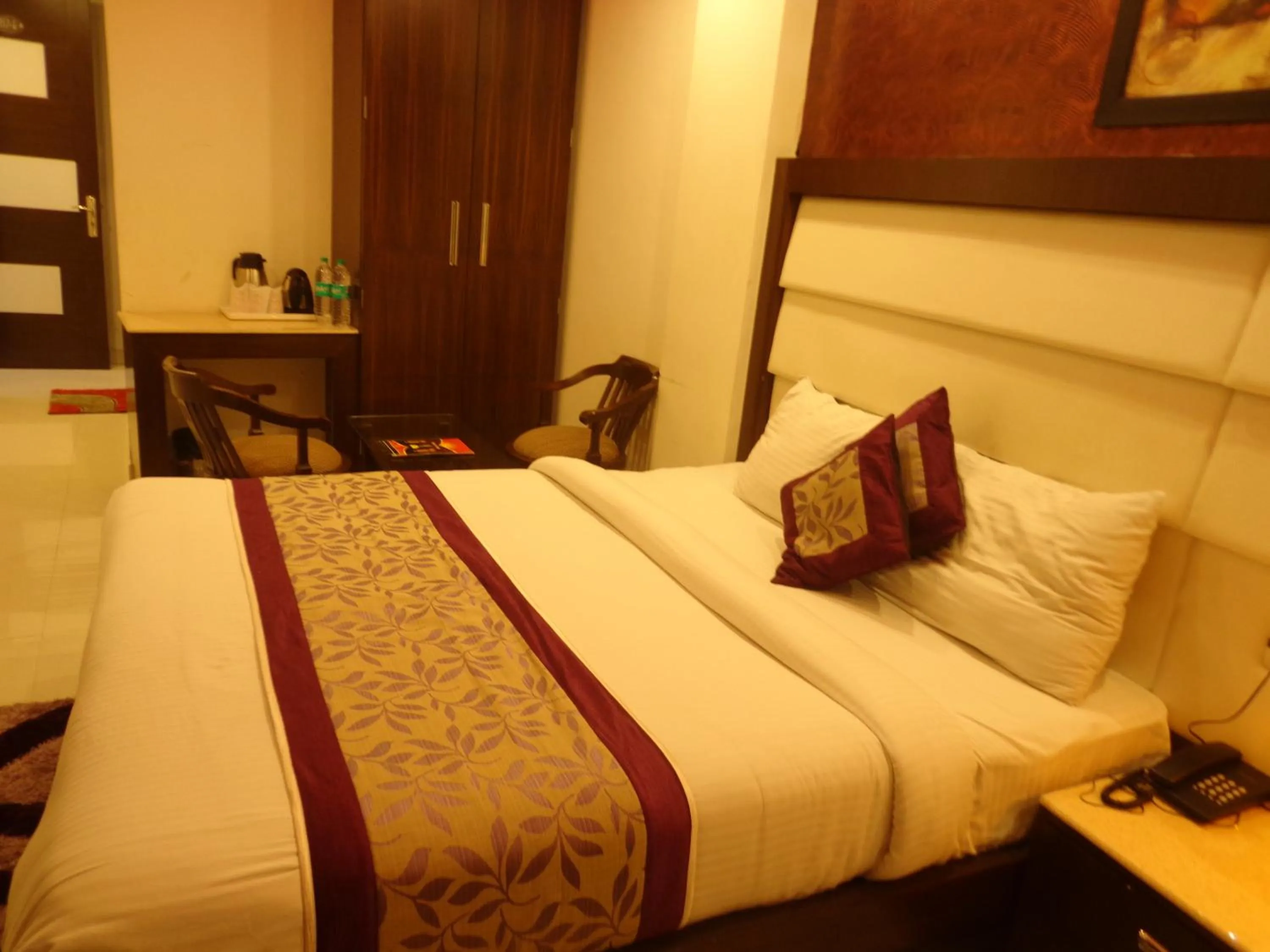 Bedroom, Bed in NEW RANOVATED Hotel Station View Opposite New Delhi Railway
