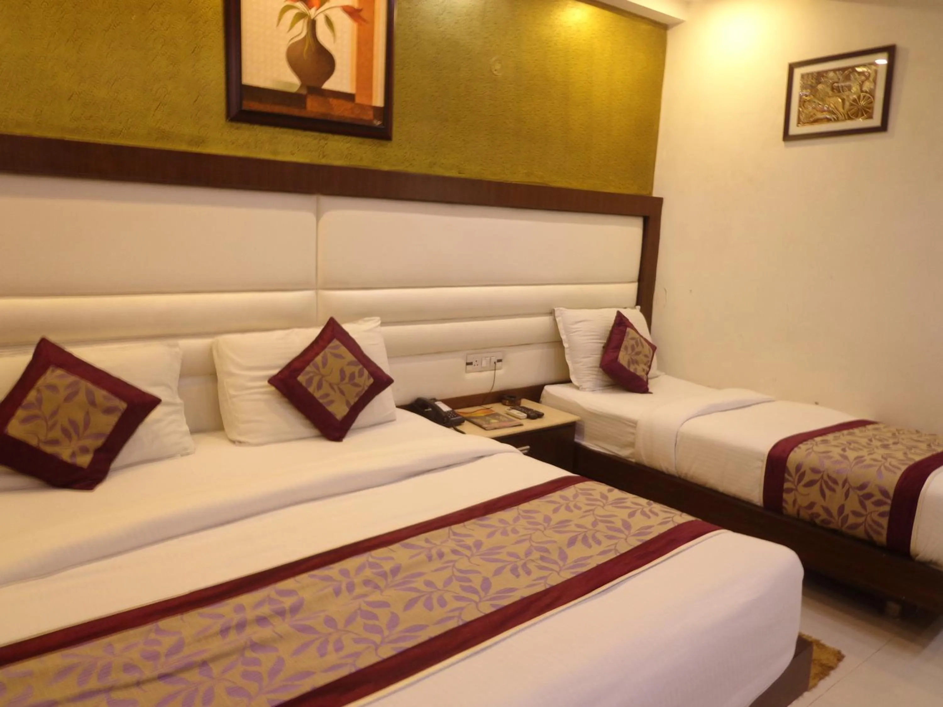 Bedroom, Bed in NEW RANOVATED Hotel Station View Opposite New Delhi Railway