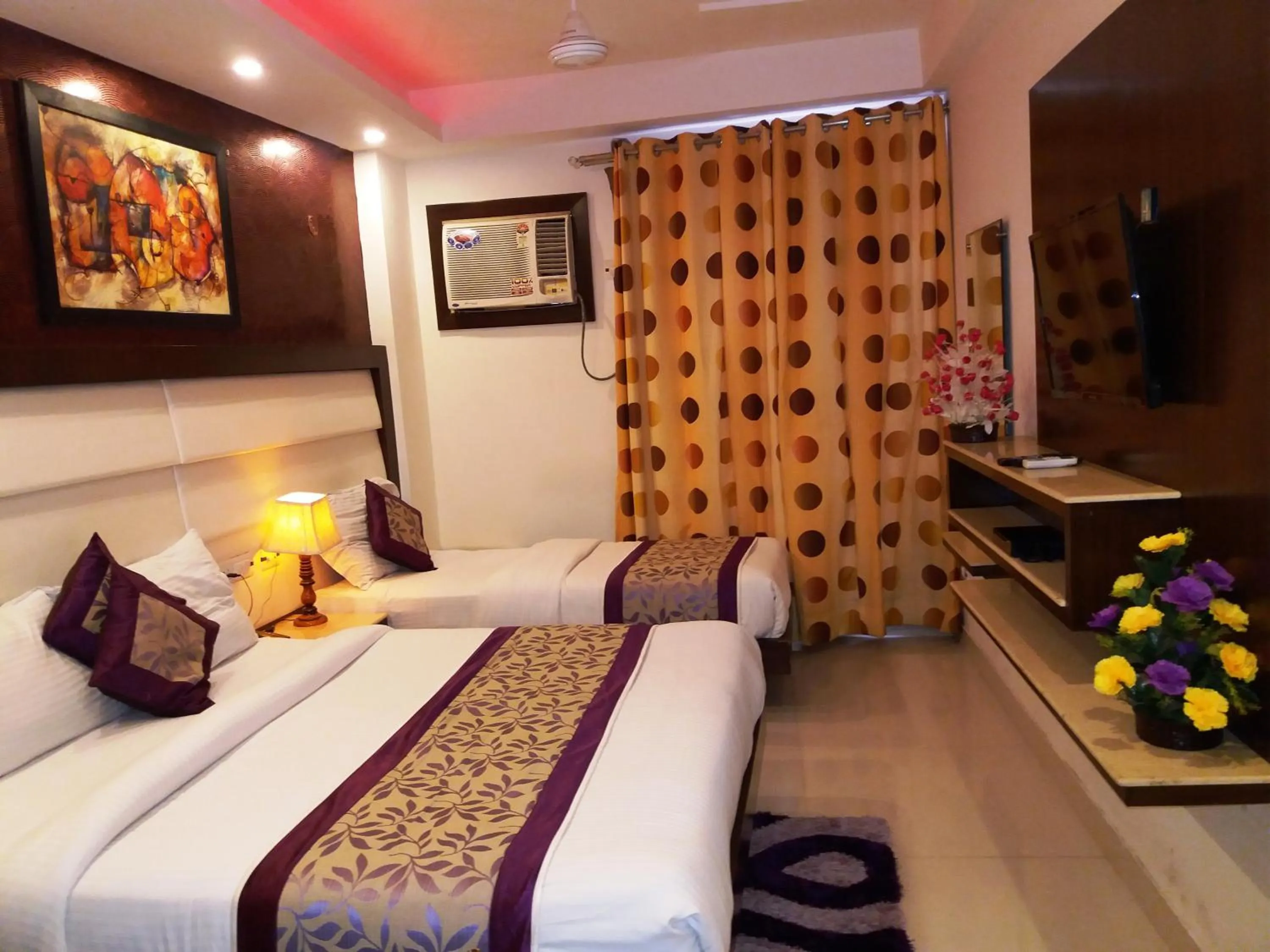 Bedroom, Bed in NEW RANOVATED Hotel Station View Opposite New Delhi Railway