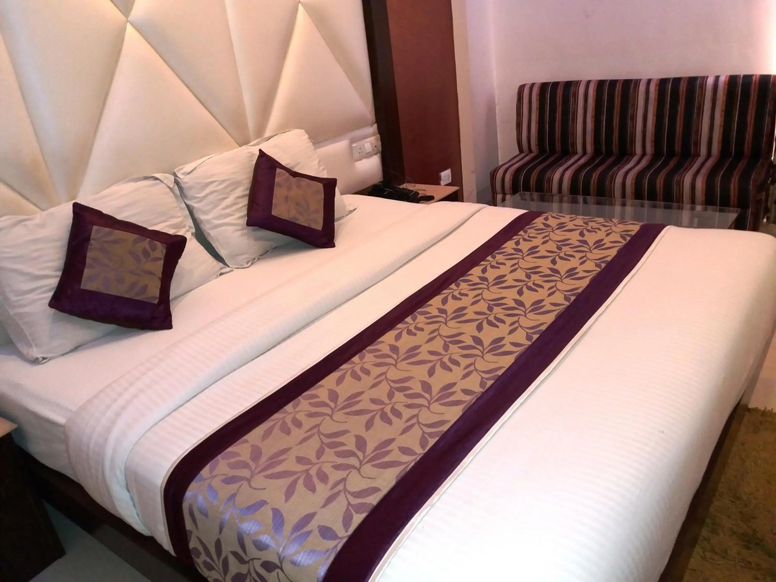 Bedroom, Bed in NEW RANOVATED Hotel Station View Opposite New Delhi Railway