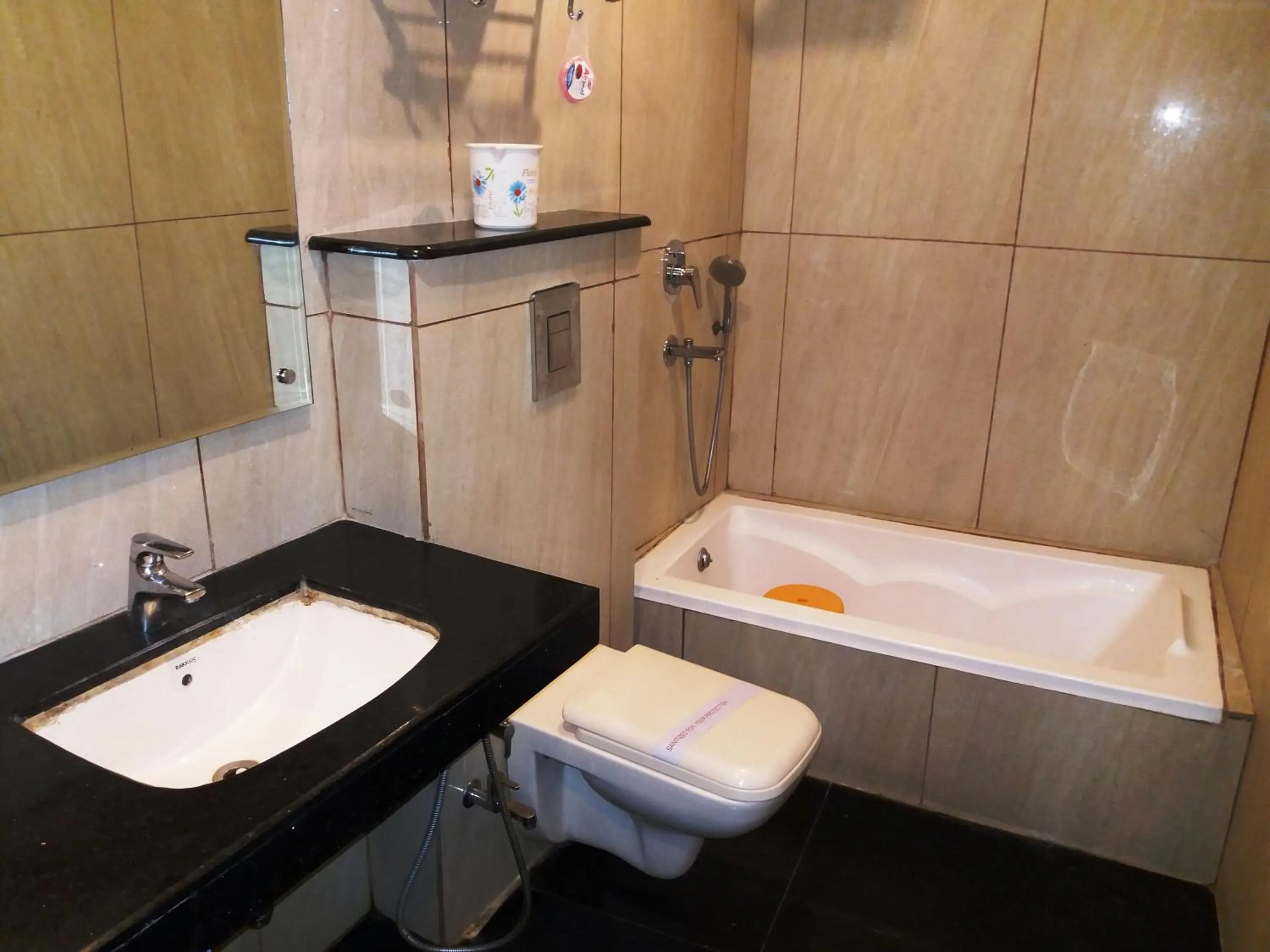 Bathroom in NEW RANOVATED Hotel Station View Opposite New Delhi Railway