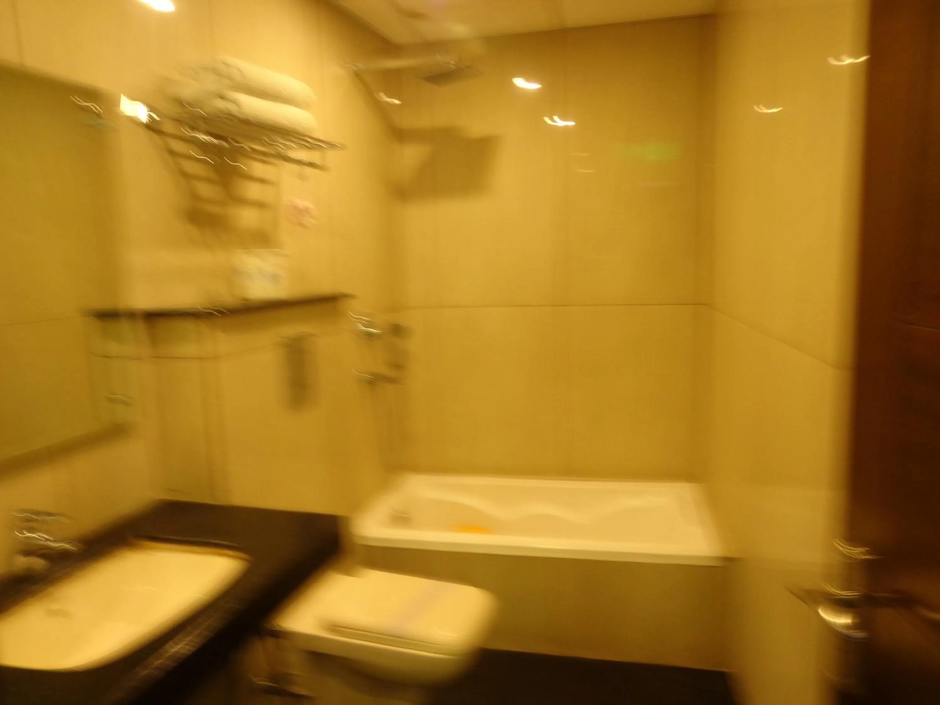 Bathroom in NEW RANOVATED Hotel Station View Opposite New Delhi Railway