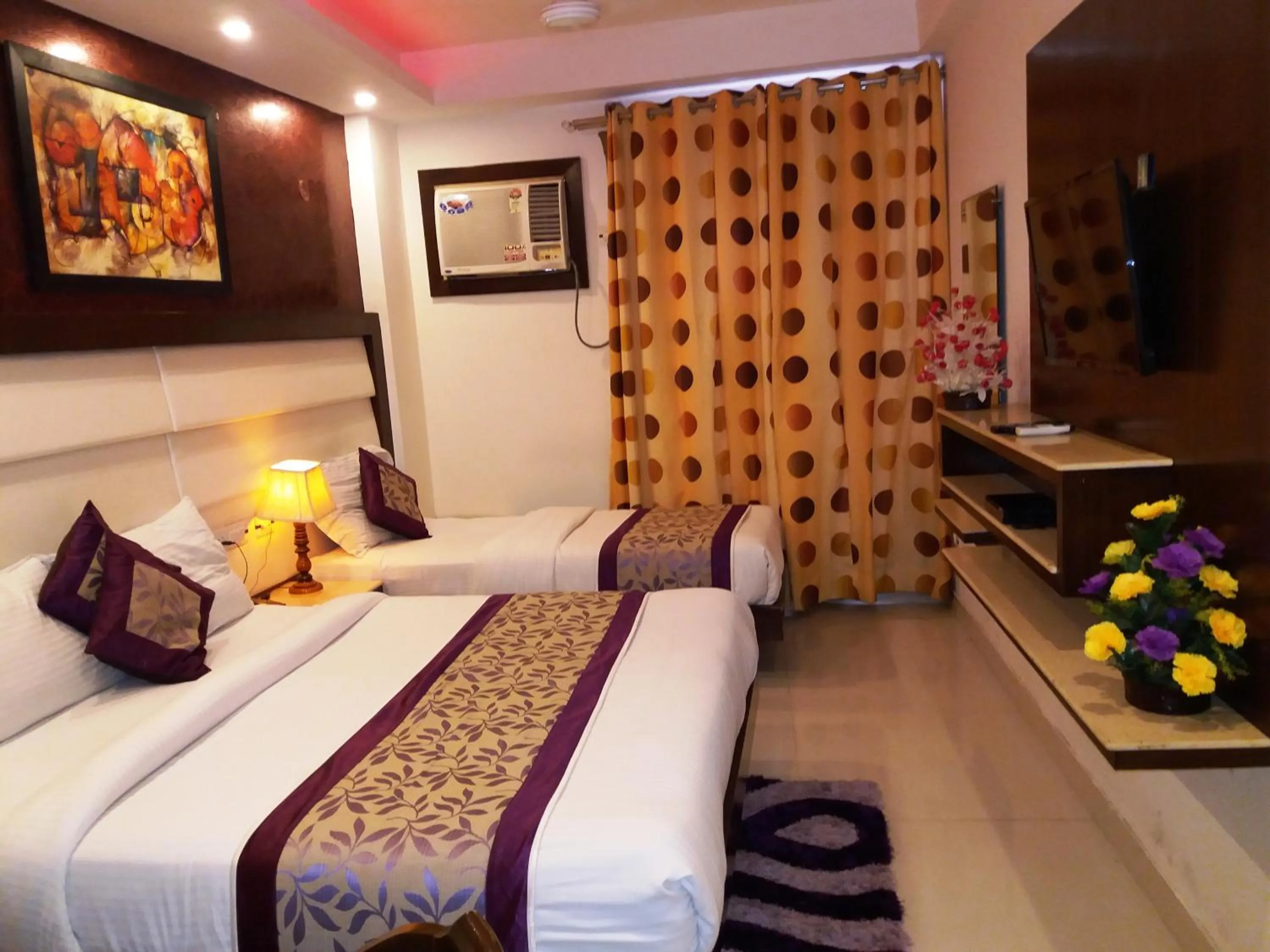 Bedroom, Bed in NEW RANOVATED Hotel Station View Opposite New Delhi Railway
