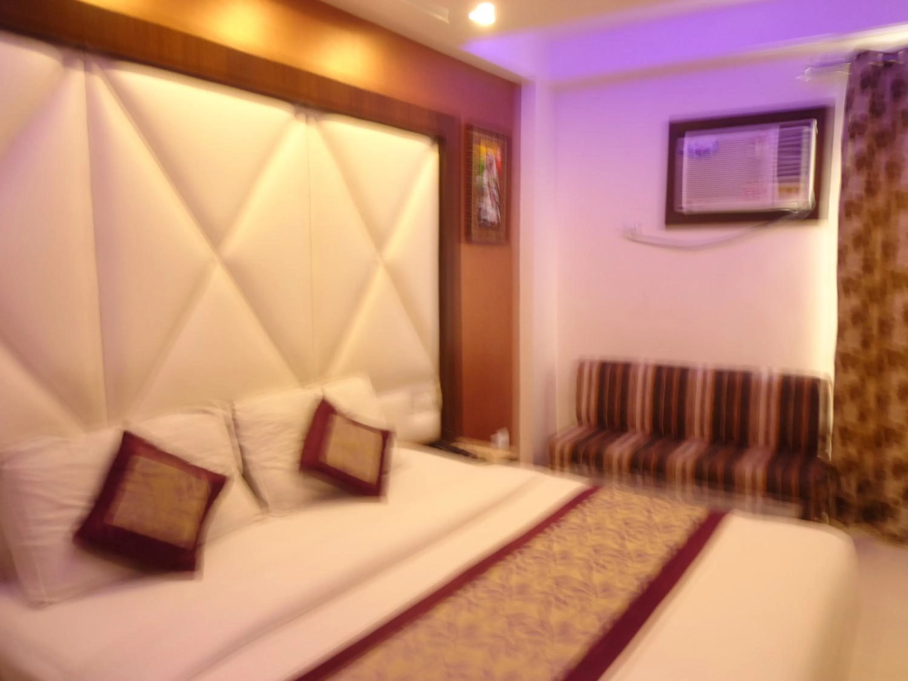 Bedroom, Bed in NEW RANOVATED Hotel Station View Opposite New Delhi Railway