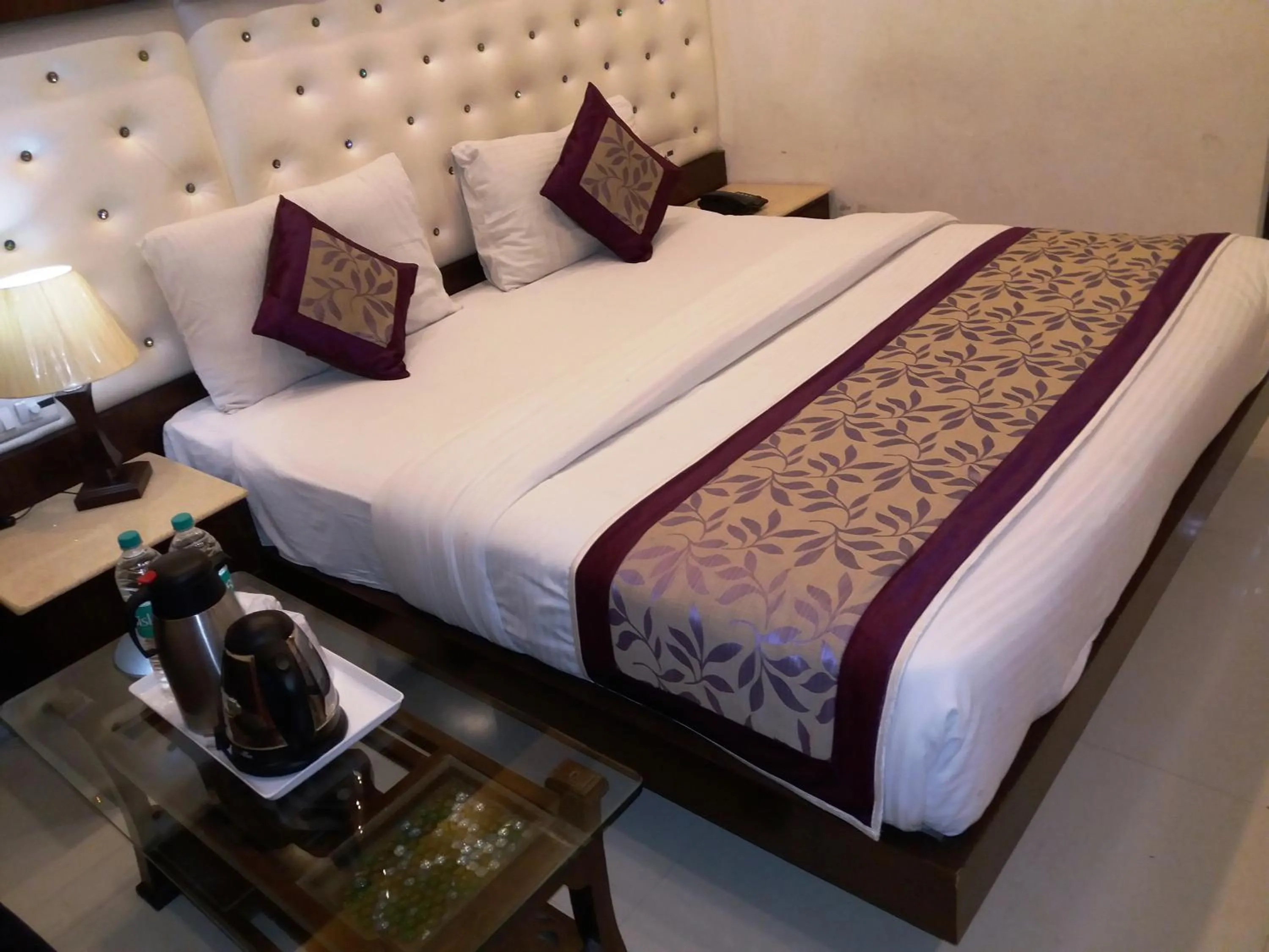 Bedroom, Bed in NEW RANOVATED Hotel Station View Opposite New Delhi Railway