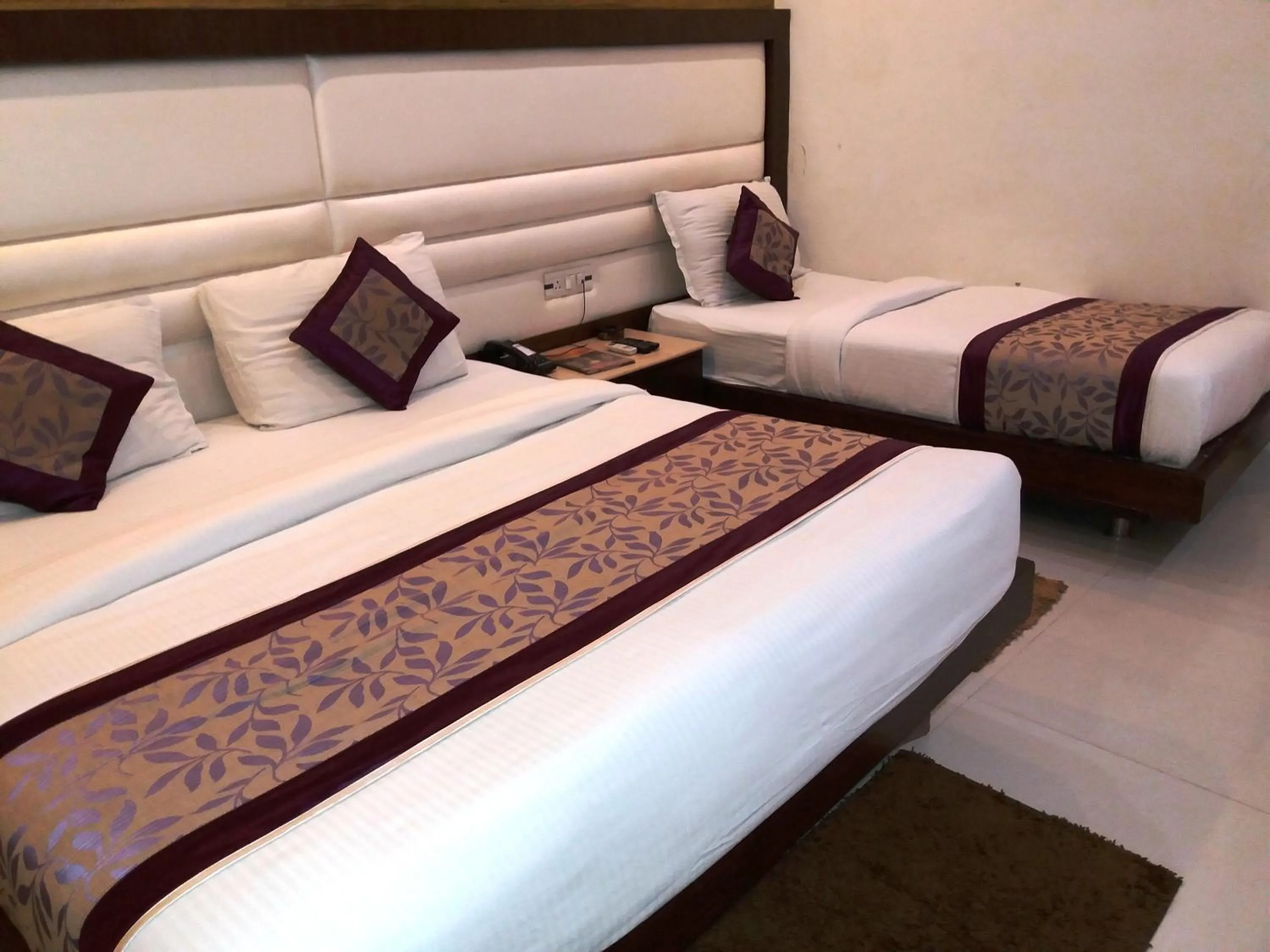 Bedroom, Bed in NEW RANOVATED Hotel Station View Opposite New Delhi Railway