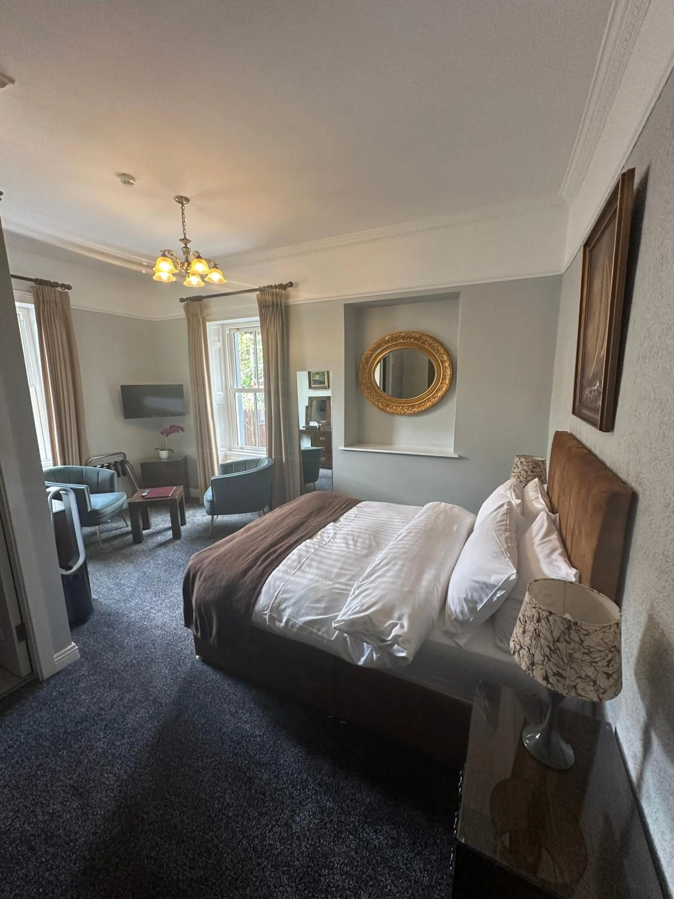 Bedroom, Bed in Long Quay House