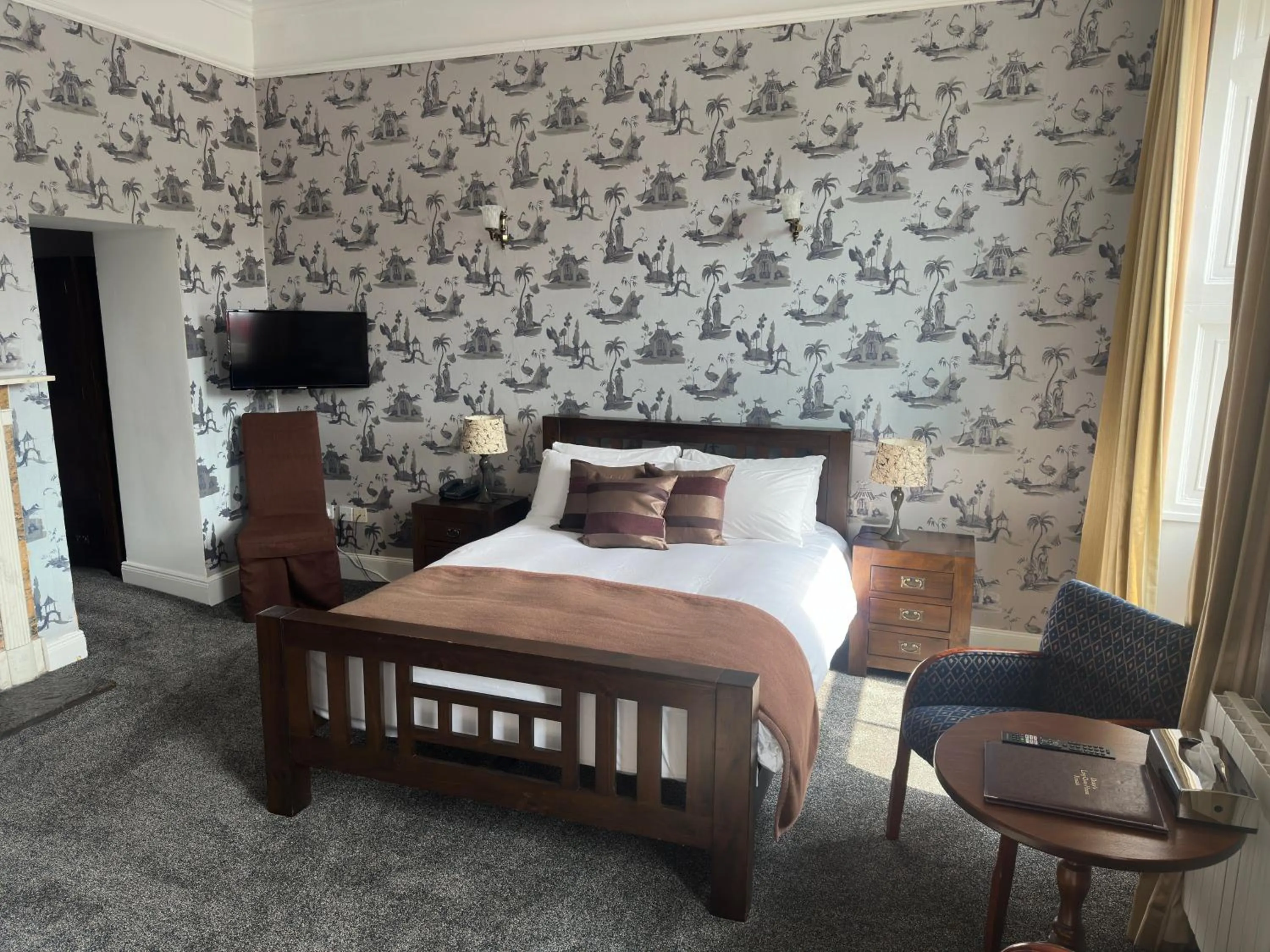 Shower, Bed in Long Quay House