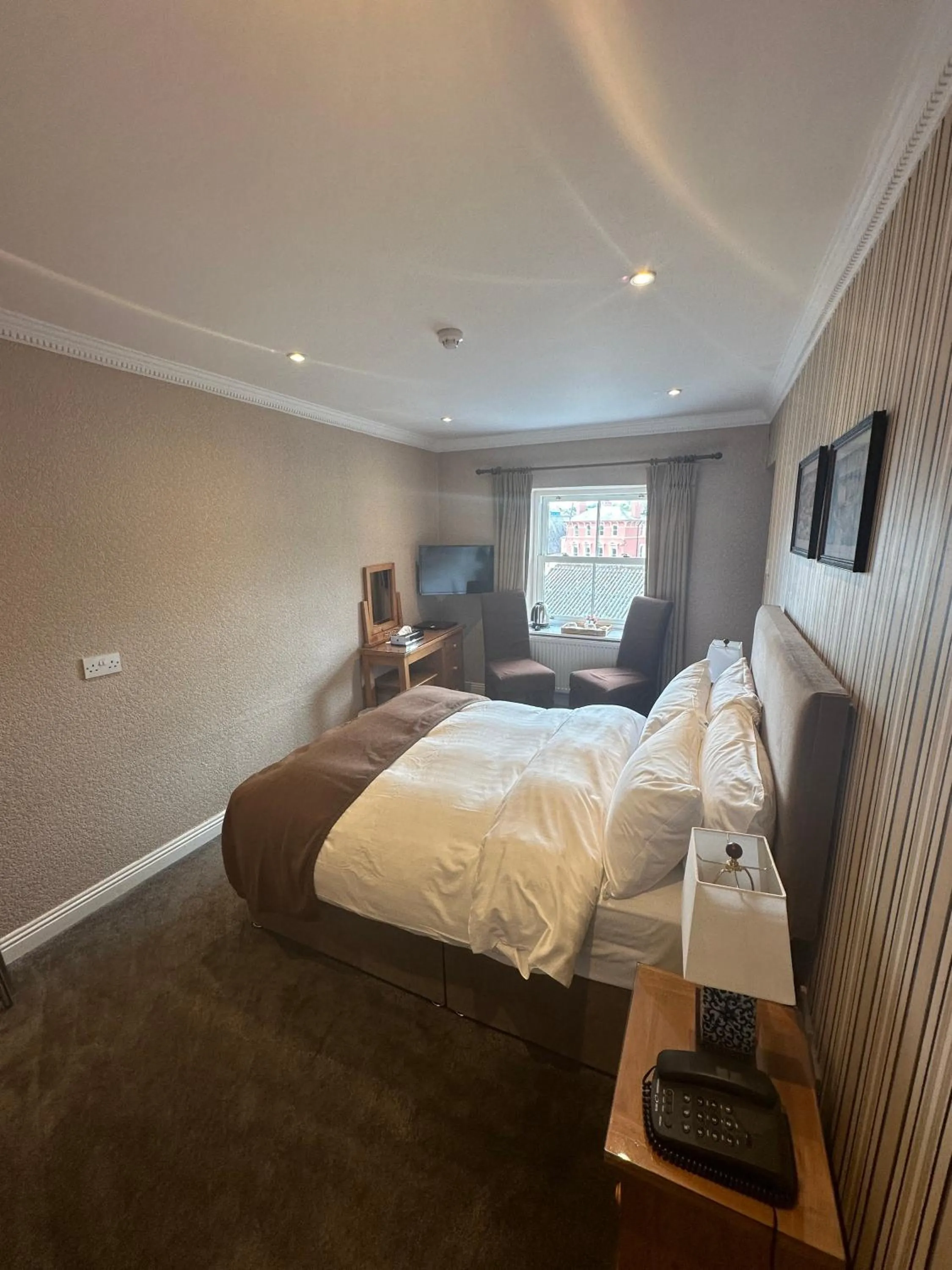 Bedroom, Bed in Long Quay House