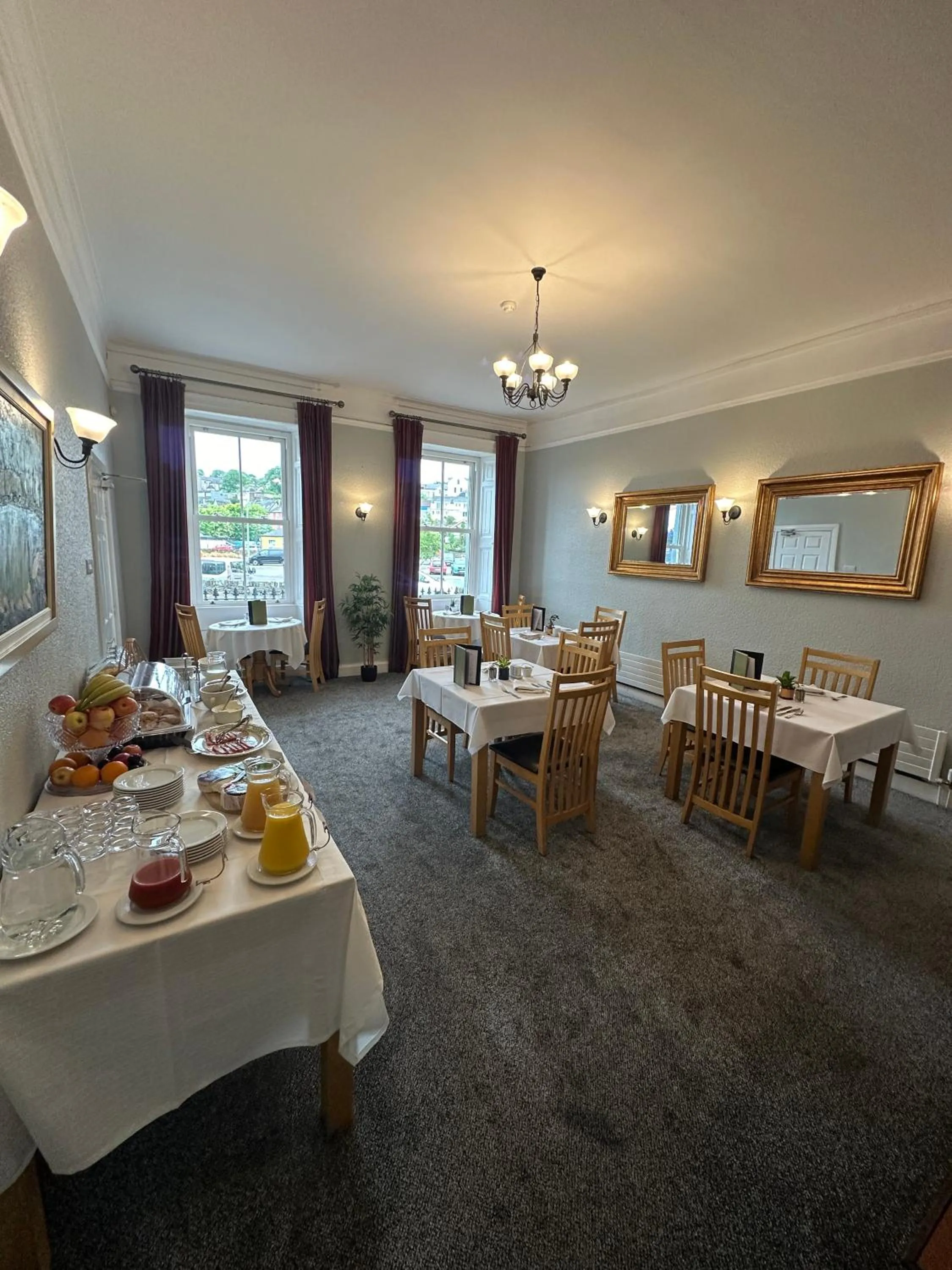 Breakfast in Long Quay House