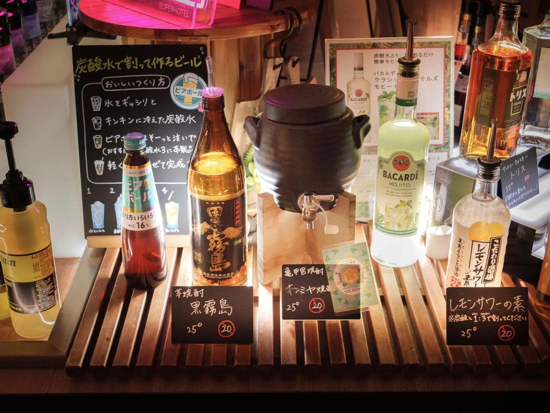 Lounge or bar in Super Hotel Yokohama Kannai