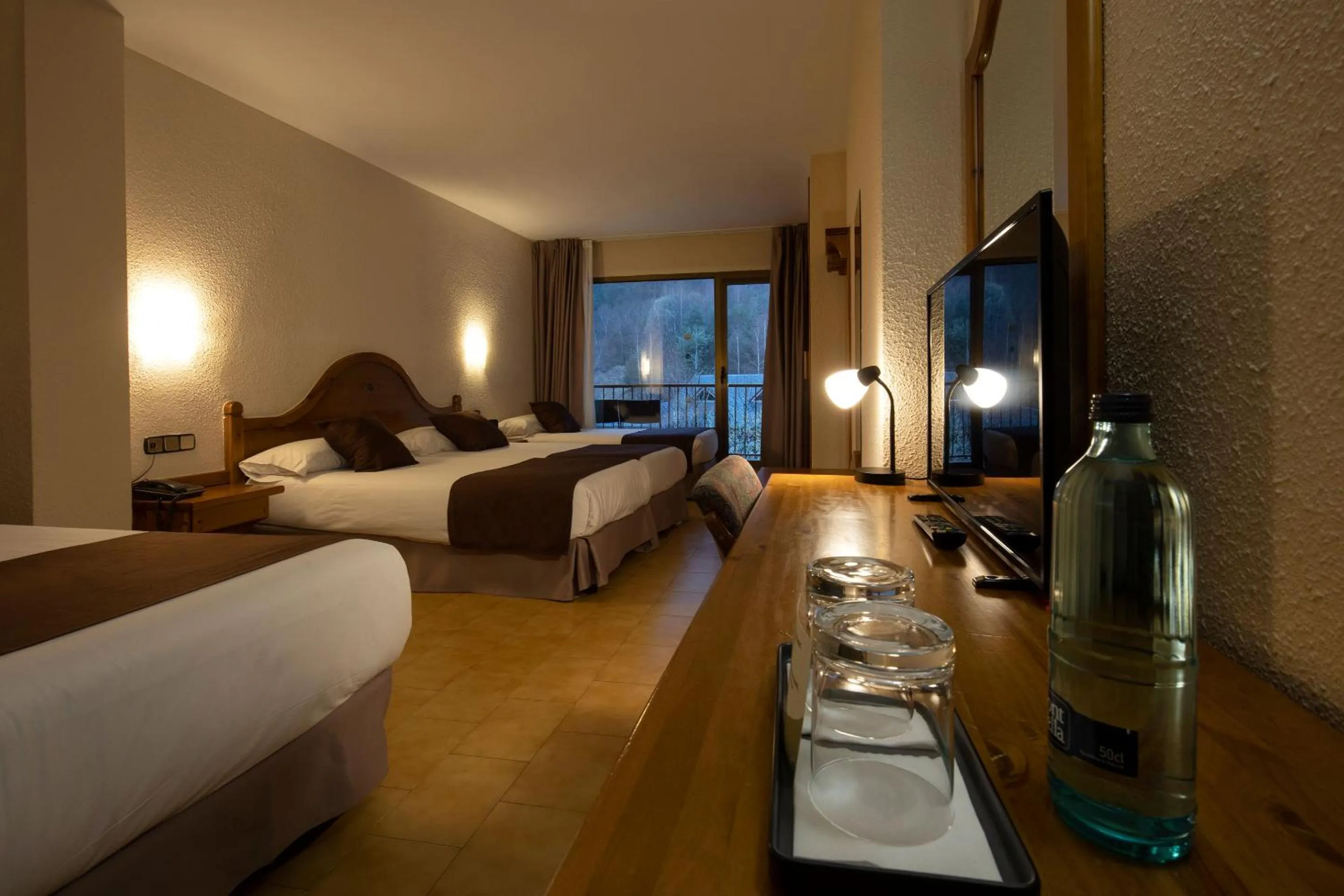 Communal lounge/ TV room, Bed in Hotel Sant Gothard by Nexta