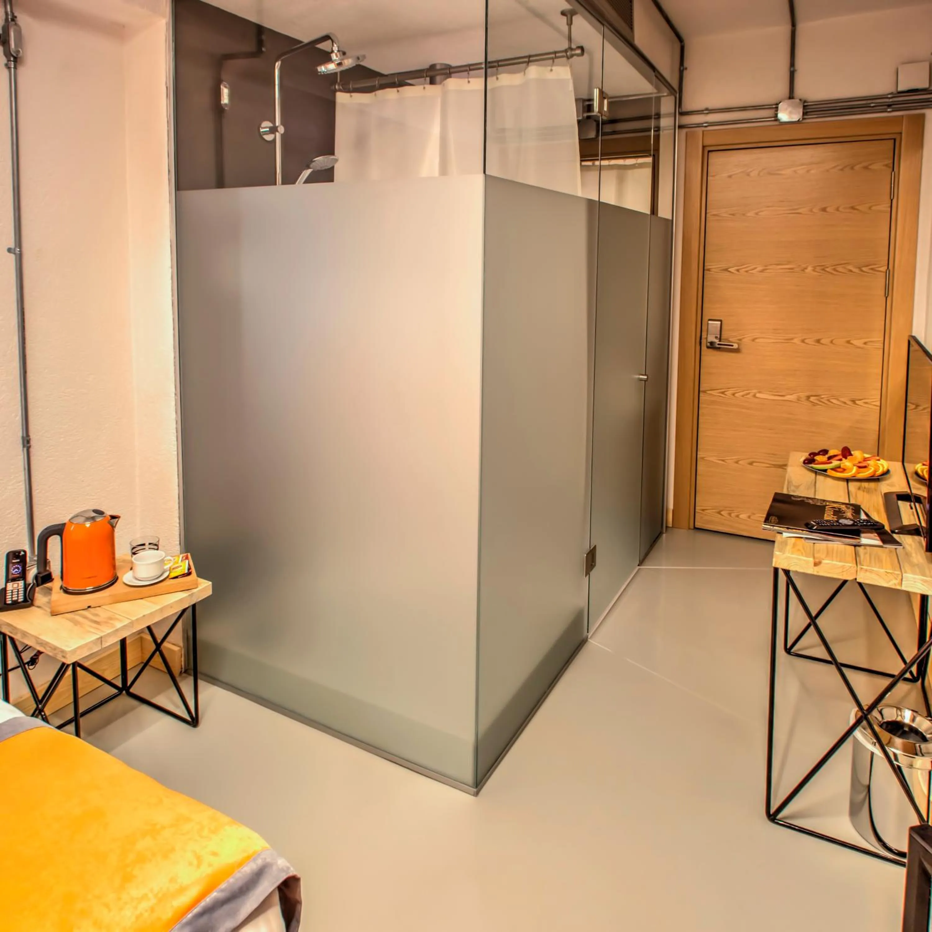 Shower in Vavien Hotel