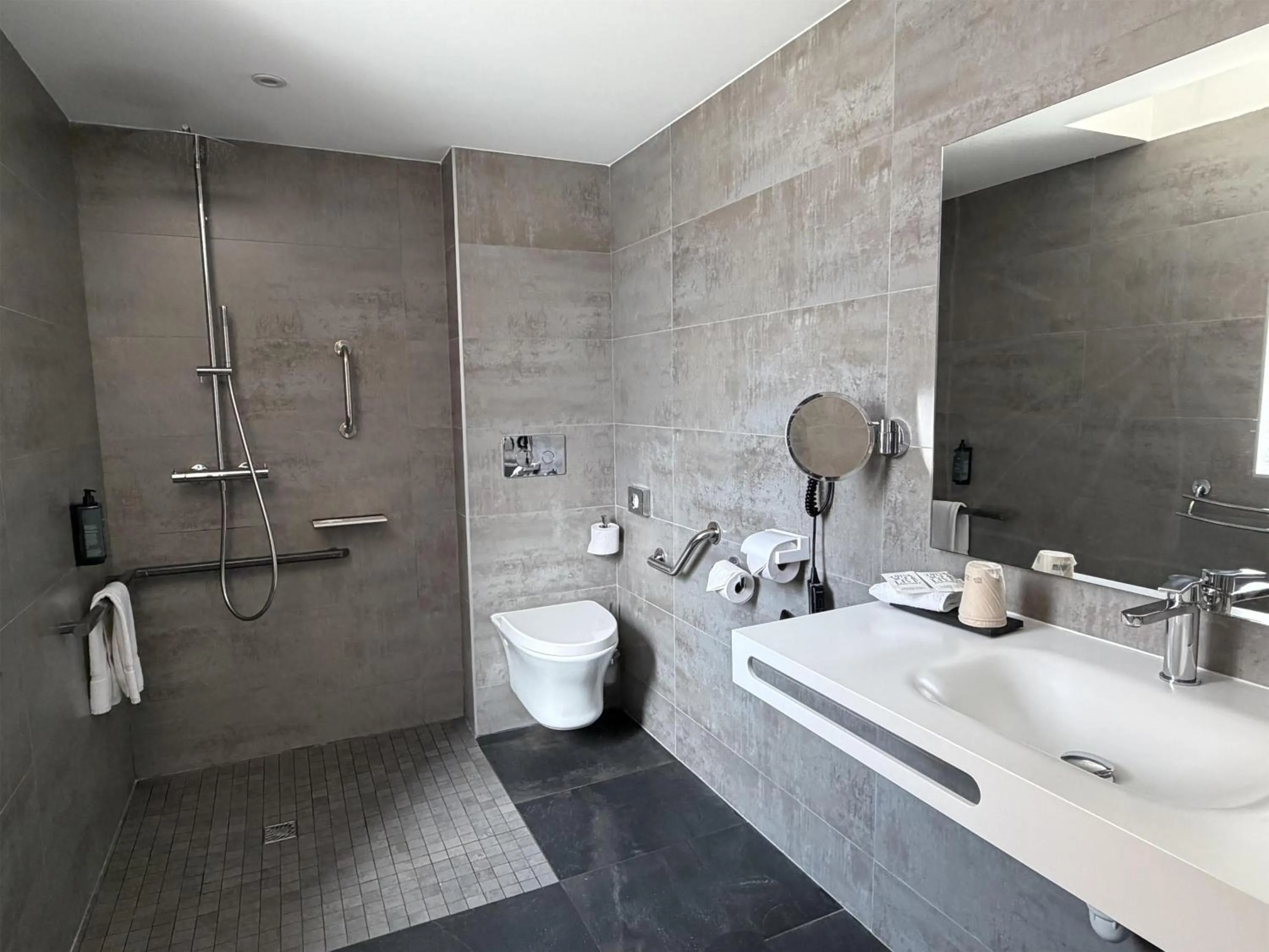 Bathroom in Best Western Premier Le Domaine de Montjoie