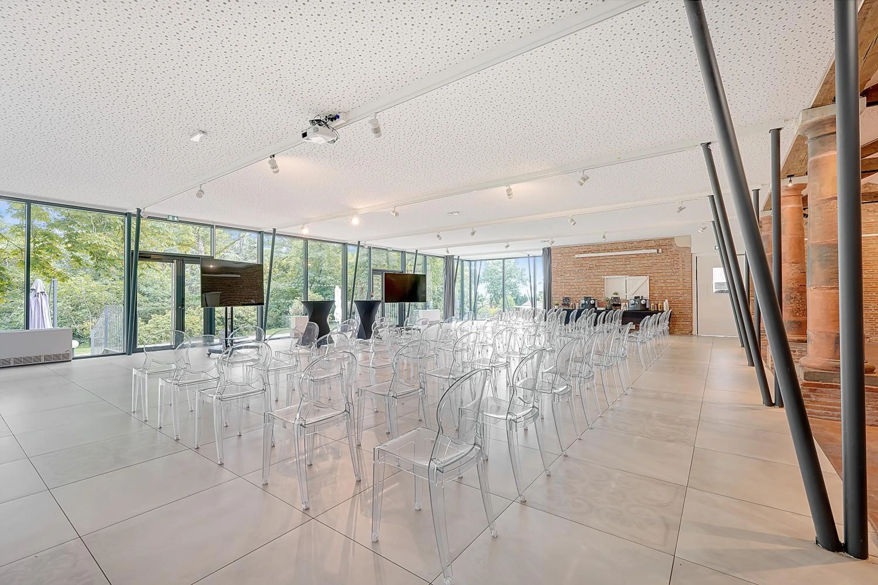 Meeting/conference room in Best Western Premier Le Domaine de Montjoie