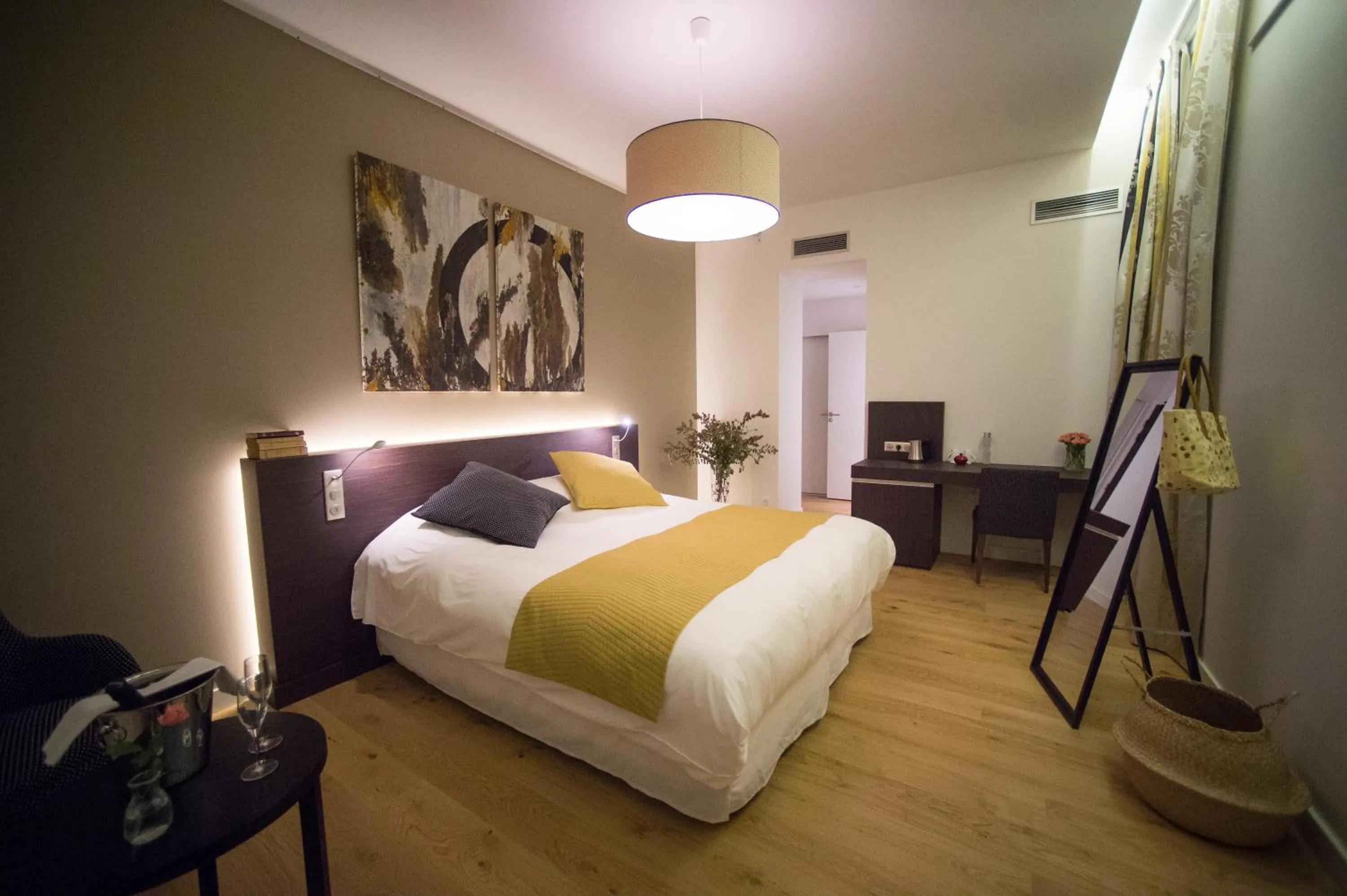 Bedroom, Bed in Best Western Premier Le Domaine de Montjoie