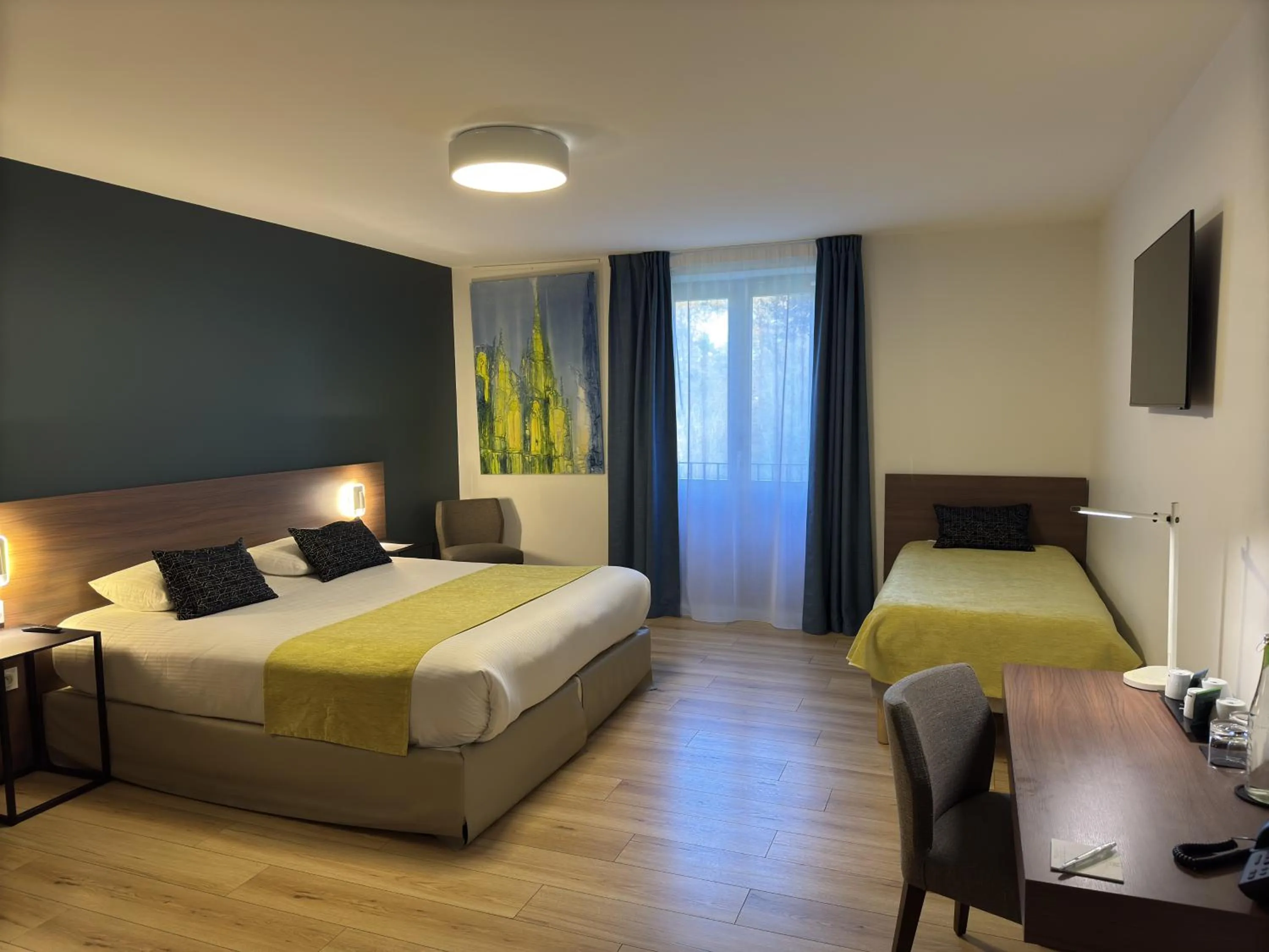 Bed in Best Western Premier Le Domaine de Montjoie