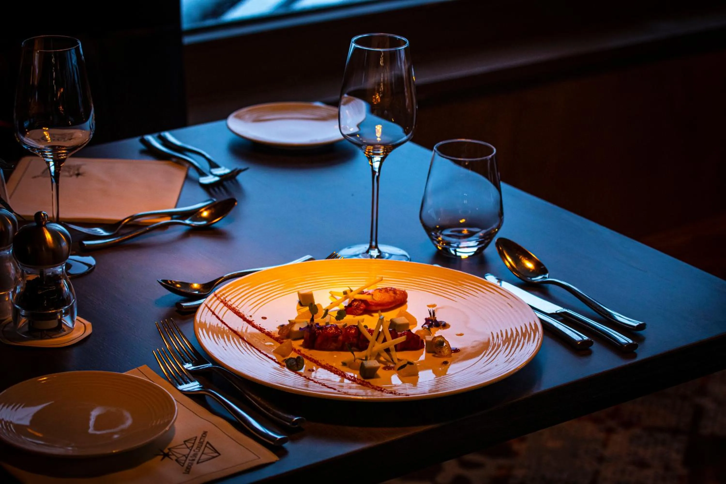 Restaurant/places to eat in Hôtel Taj-I Mah by Les Etincelles