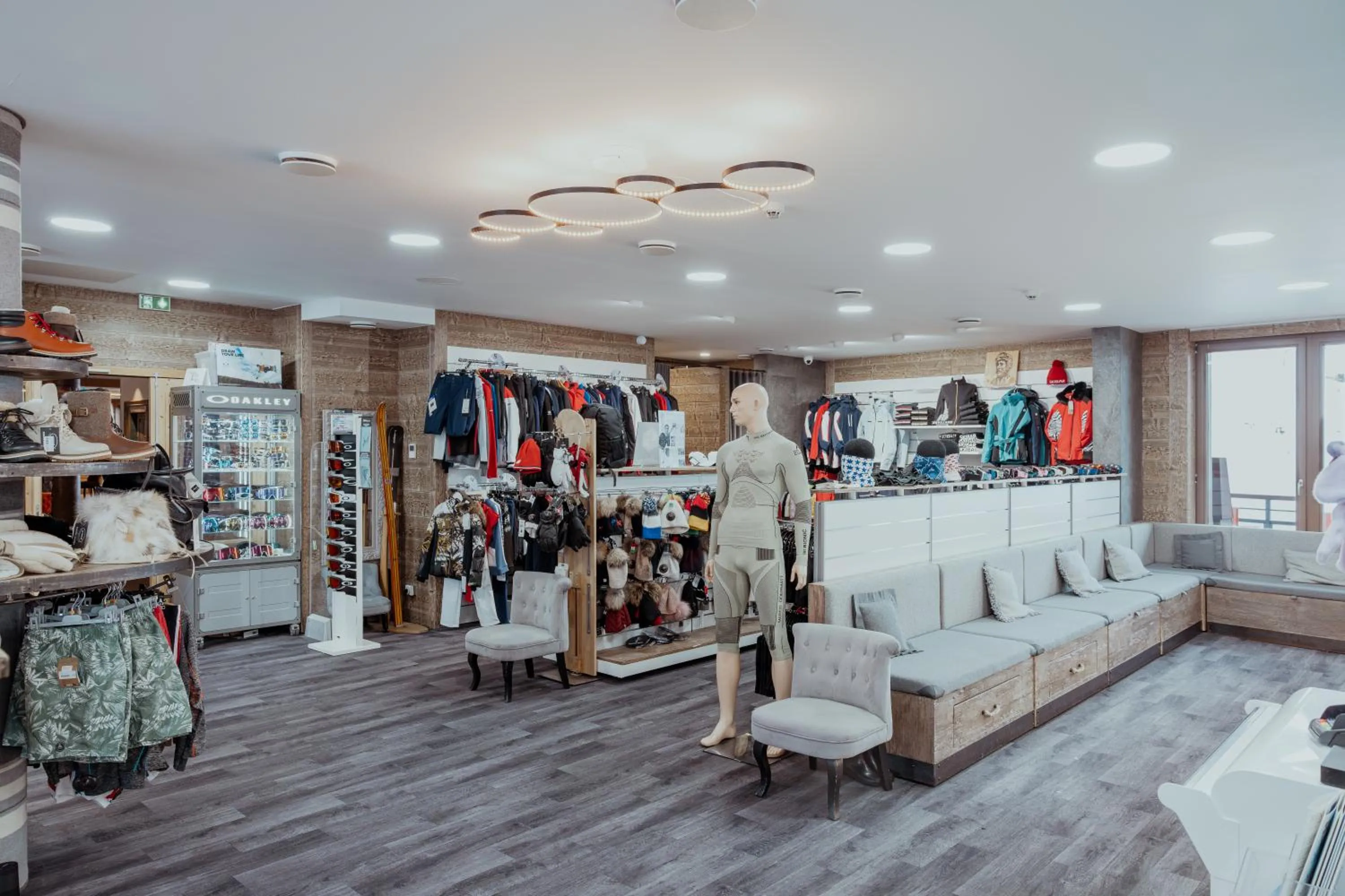 Skiing in Hôtel Taj-I Mah by Les Etincelles