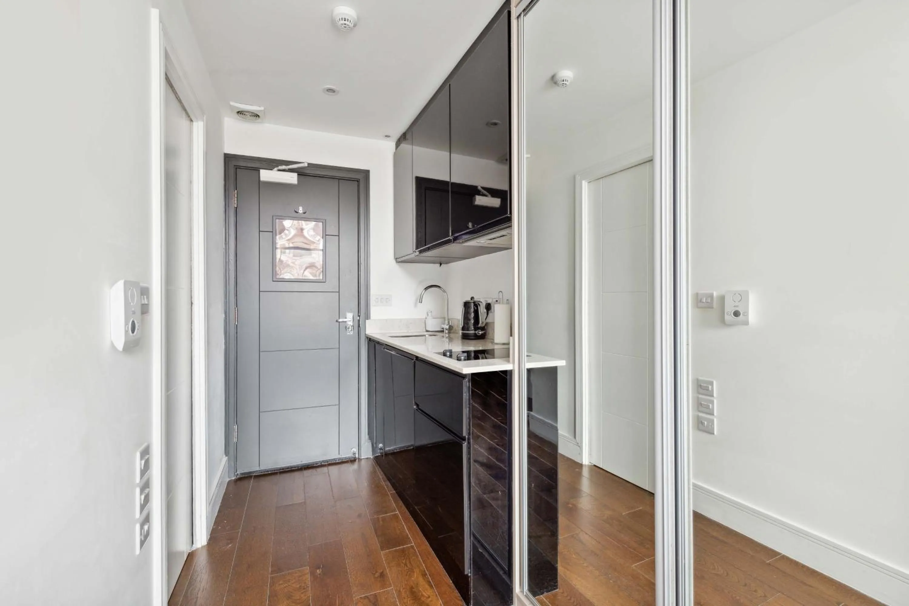 Coffee/tea facilities in London Collection - Golden Square Soho