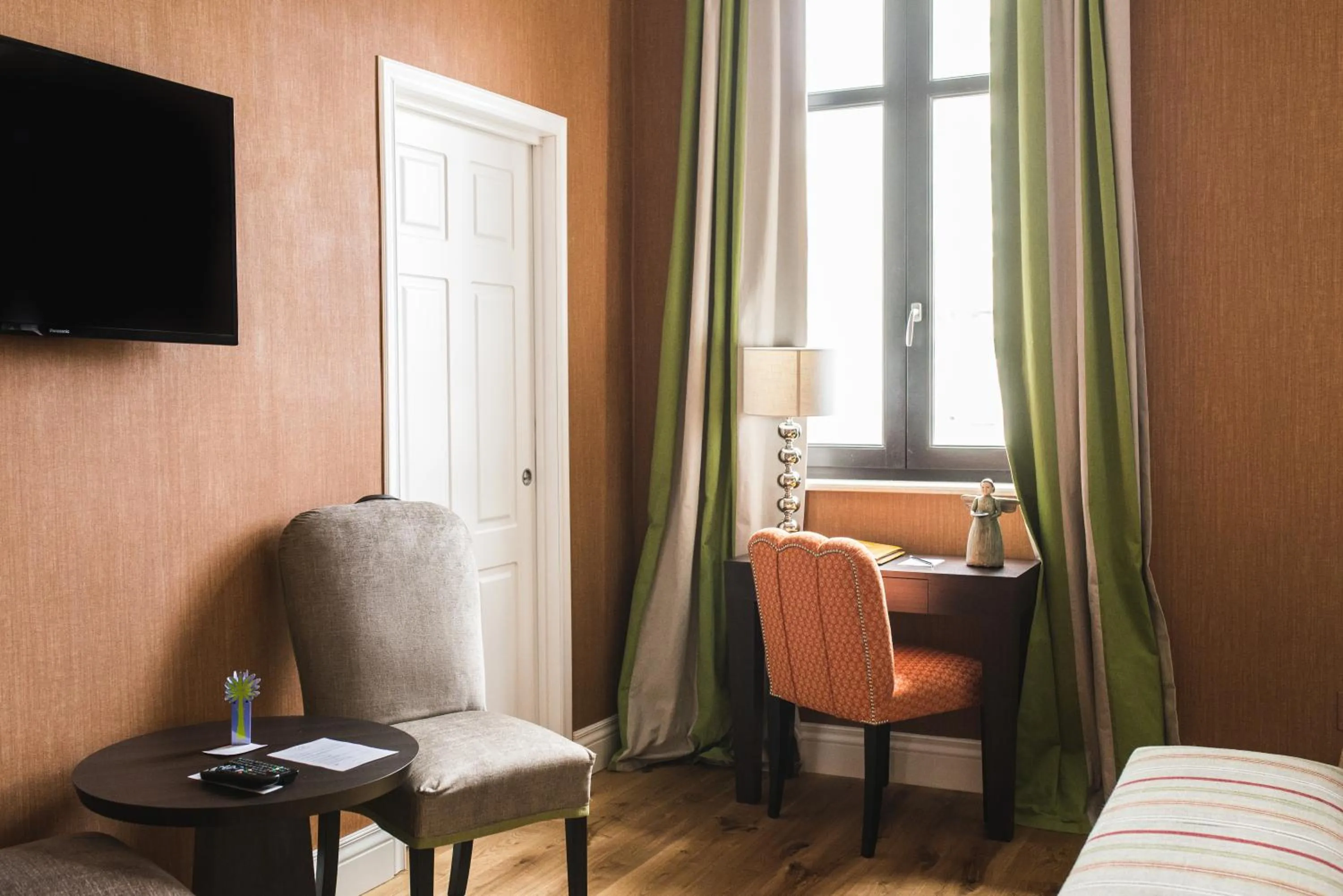 Seating area in Vmaison Hotel Messina