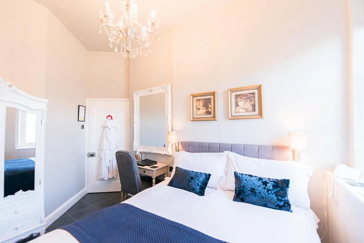 Bed in Glewstone Court Country House Hotel