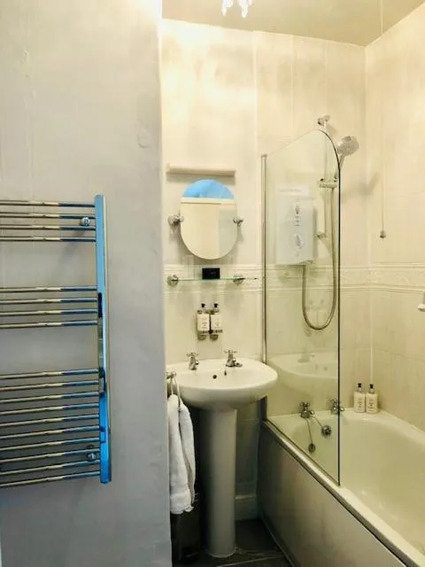 Bathroom in Glewstone Court Country House Hotel