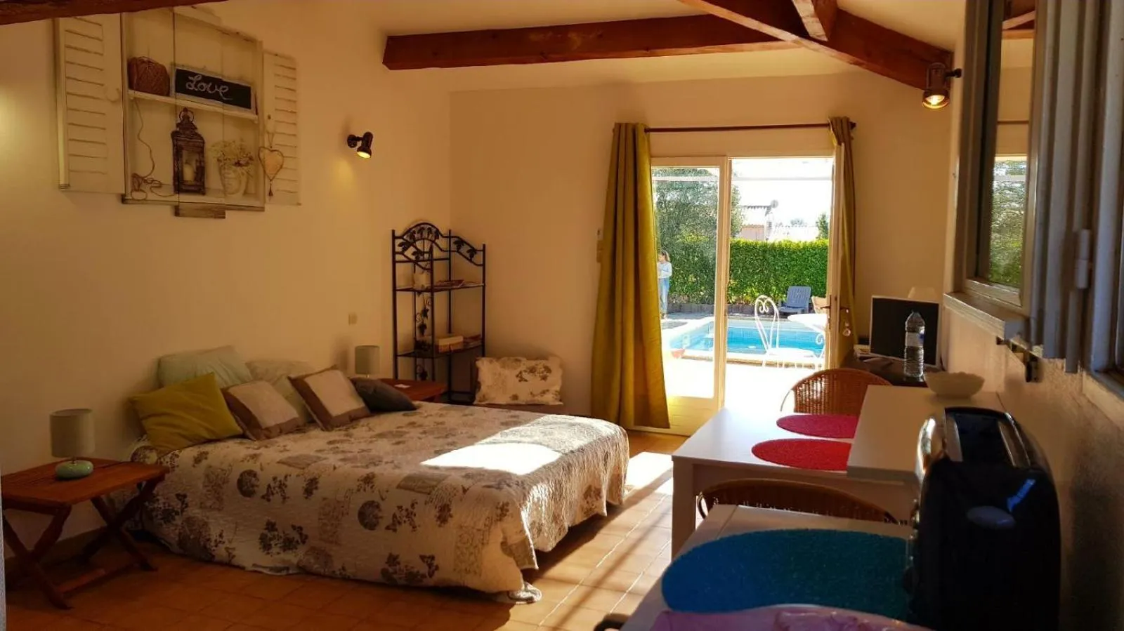 Photo of the whole room, Bed in Le Mas de Cocagne - Gite et Chambre d'hôte - Piscine et SPA