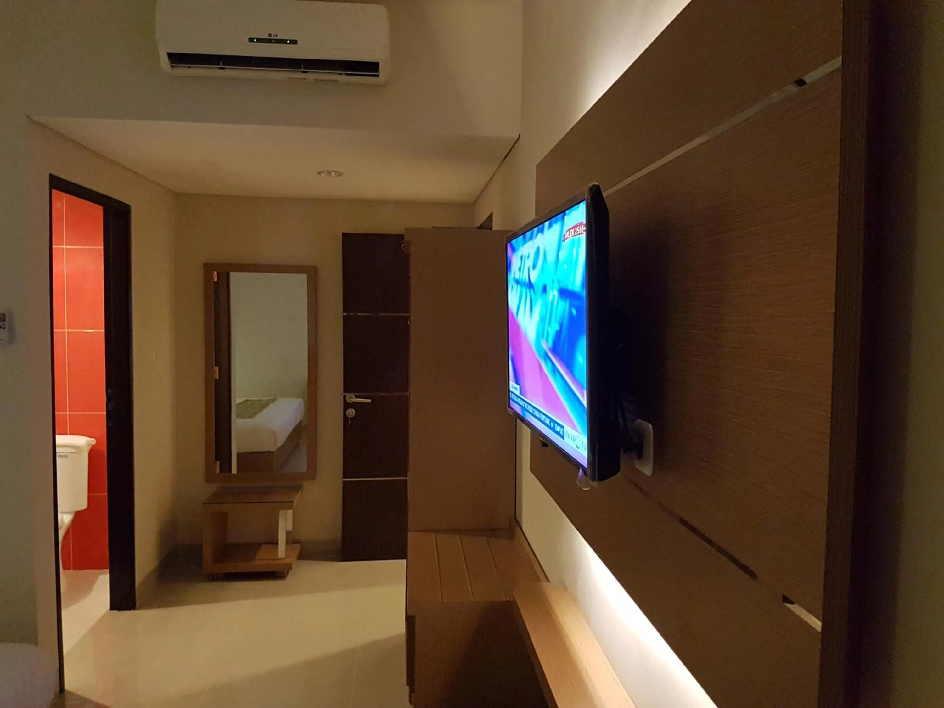 Communal lounge/ TV room in Budget Hotel Ambon