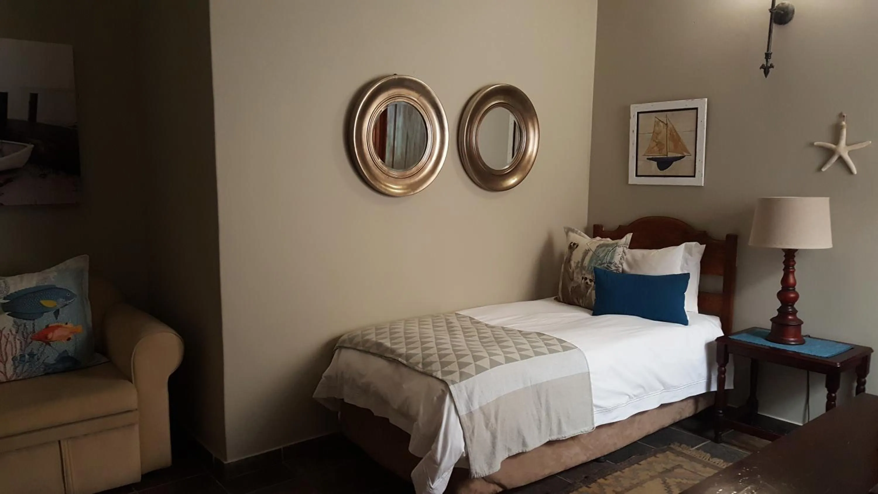 Other, Bed in The Sandpiper