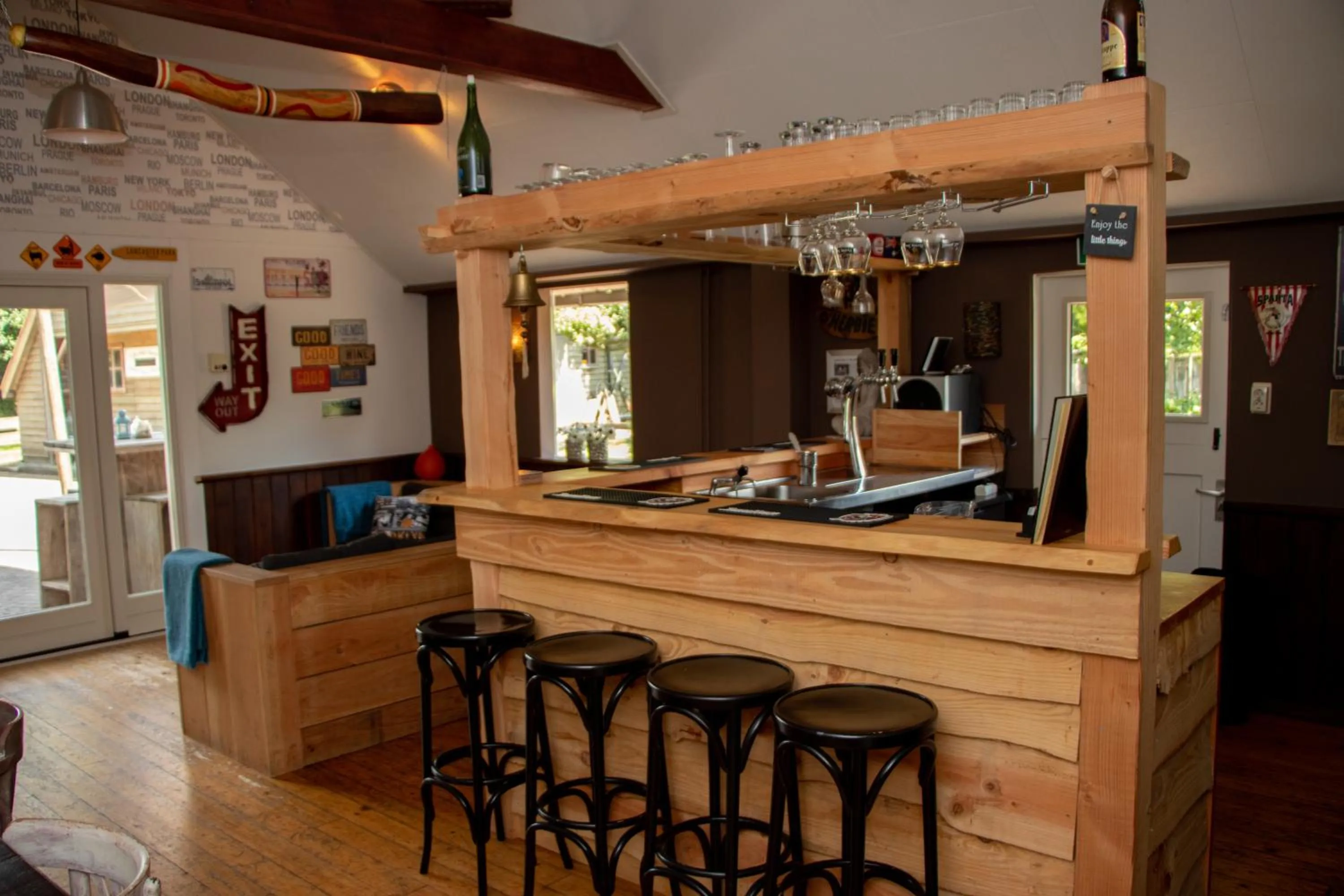 Lounge or bar in B&B Aangenaam - Olde Horst Diever