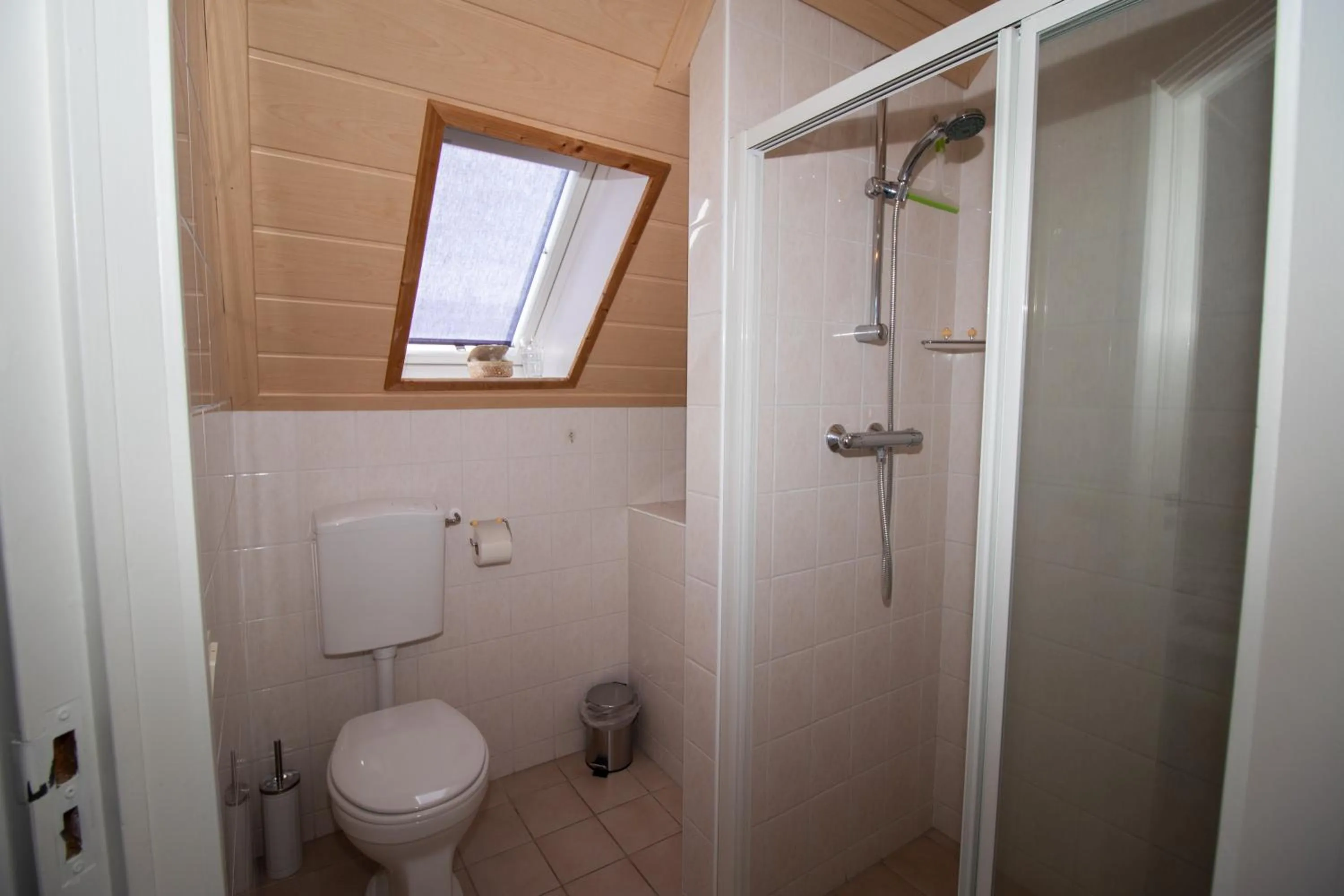 Shower in B&B Aangenaam - Olde Horst Diever