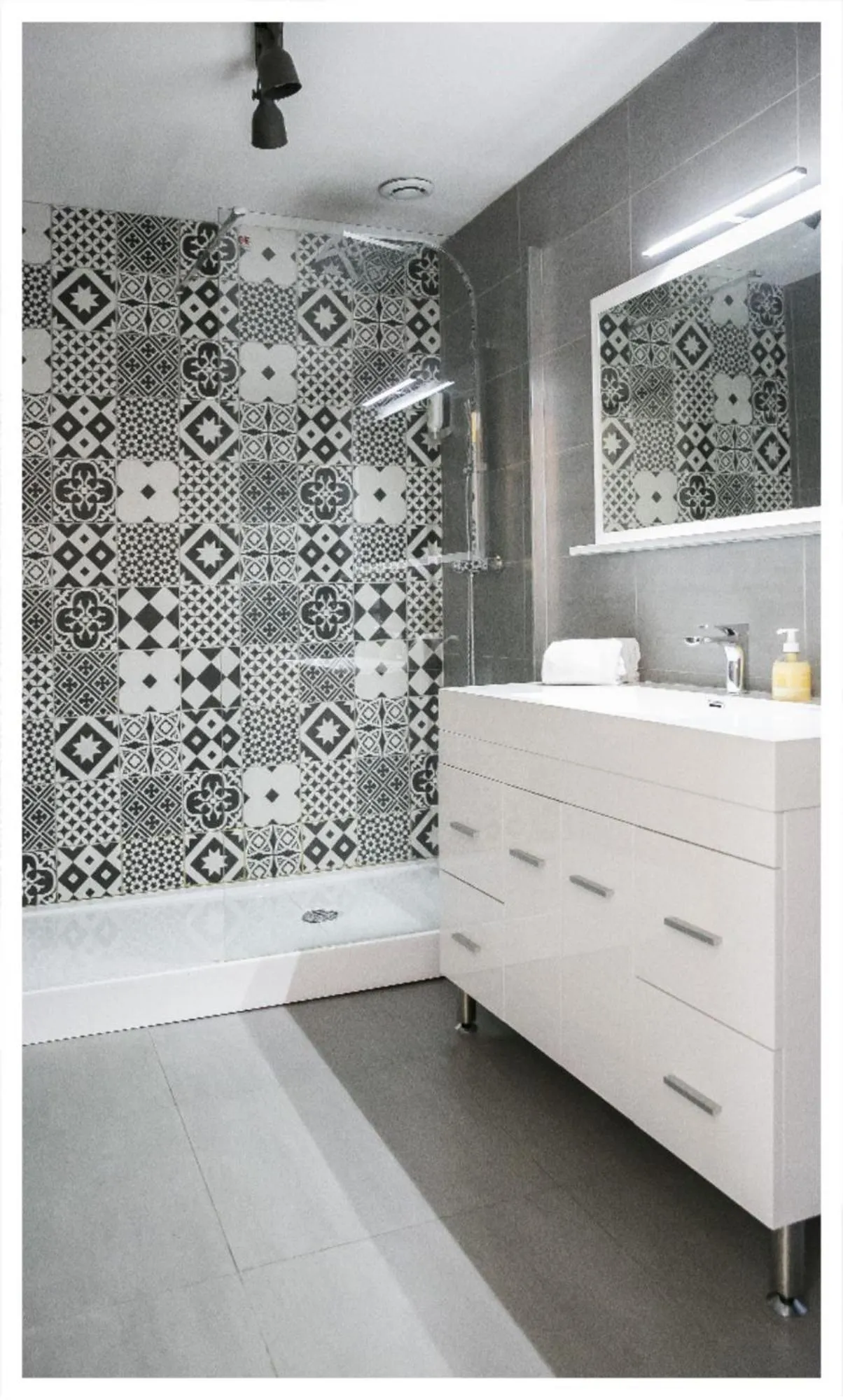 Bathroom in URBAN LOFT & SPA Marseille