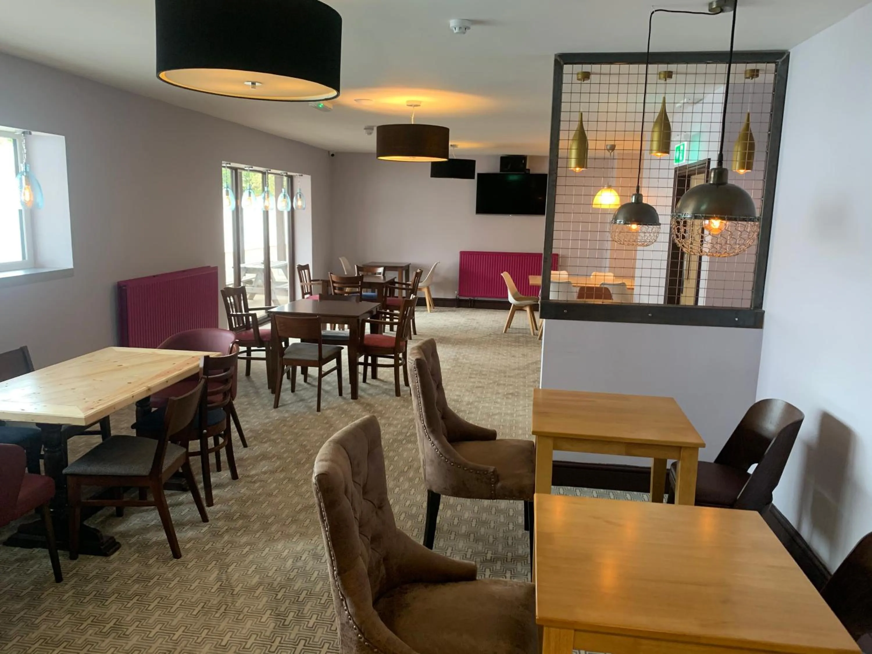 Restaurant/places to eat in The White Horse